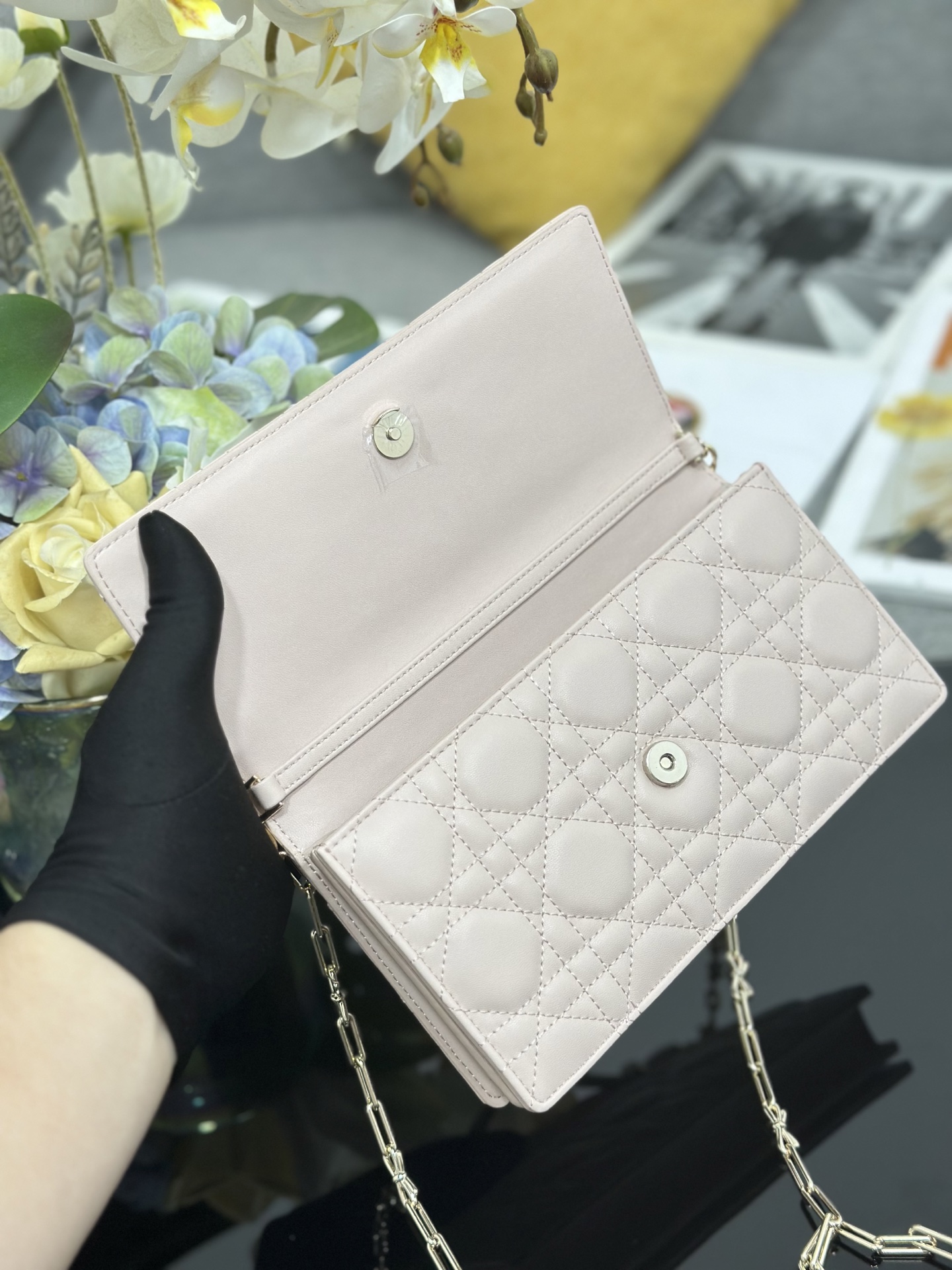 [Dior] 디올 미스 디올(Miss Dior) 보우 램스킨 탑핸들 체인 파우치 (WOC) 가방