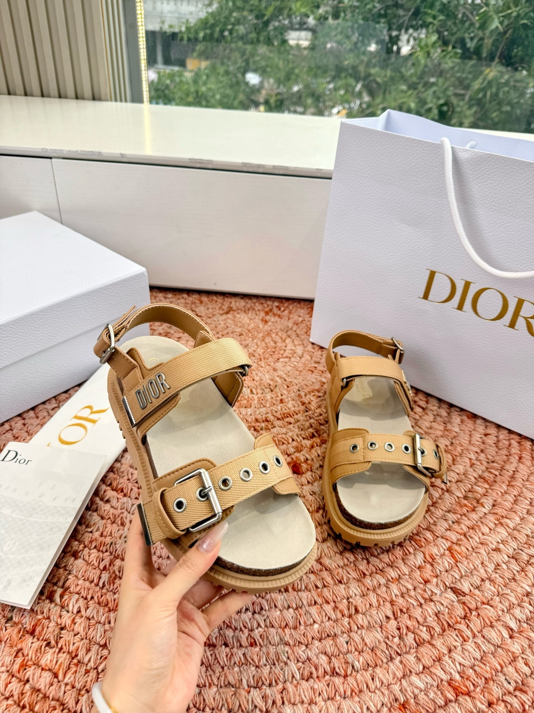 디올(DIOR) CD 버클 샌들 신발