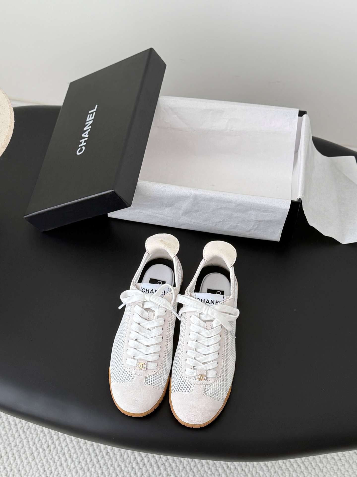 샤넬(CHANEL) 메쉬 스웨이드 배색 로우탑 스니커즈 신발