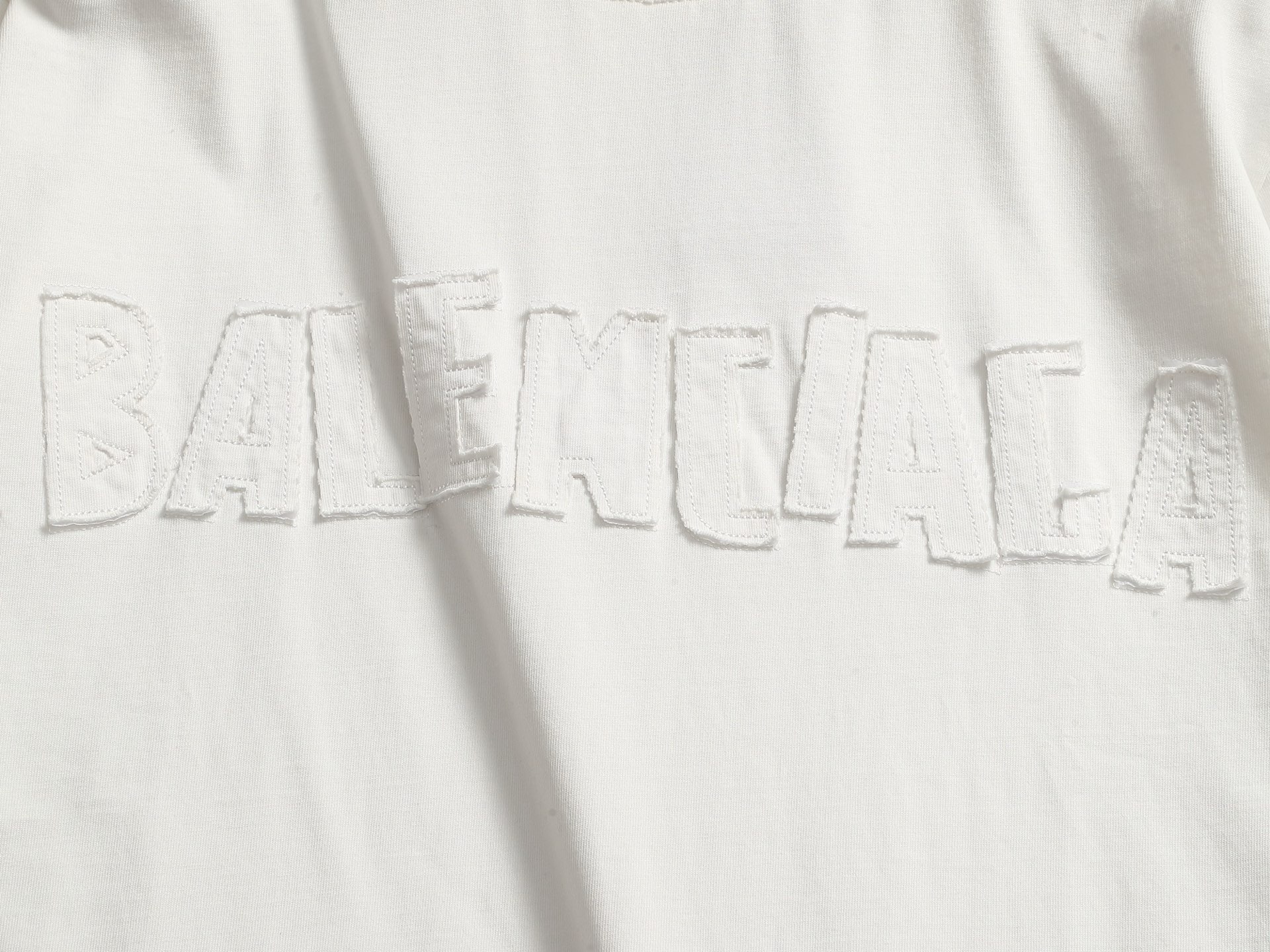 발렌시아가(BALENCIAGA) 디스트로이드 반팔 티셔츠 상의 의류