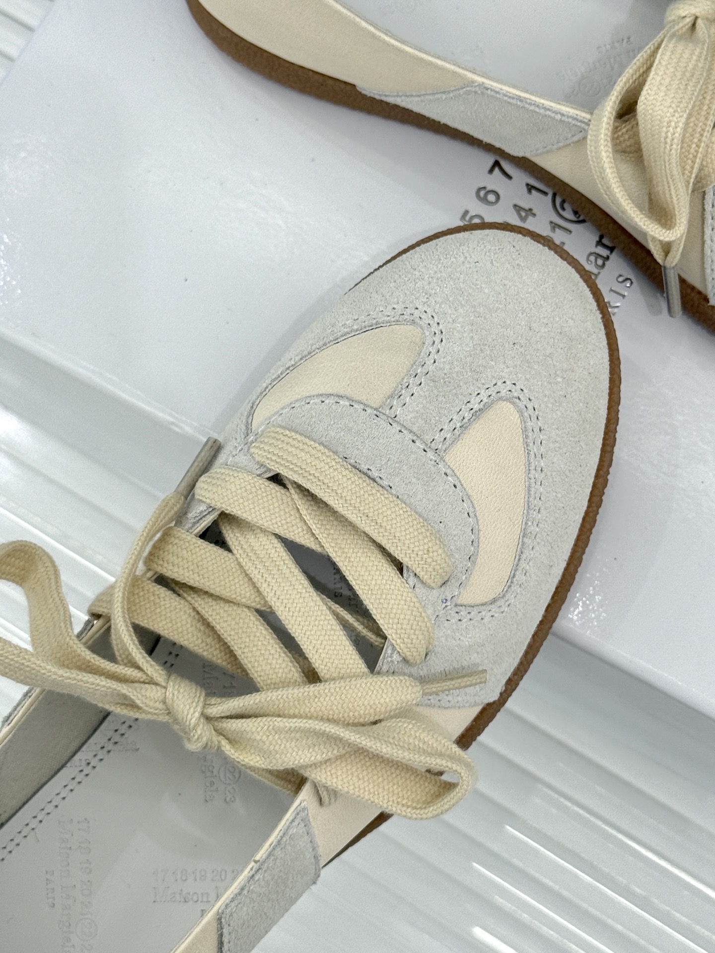 메종 마르지엘라(Maison Margiela) 스웨이드 배색 독일군 스니커즈 신발