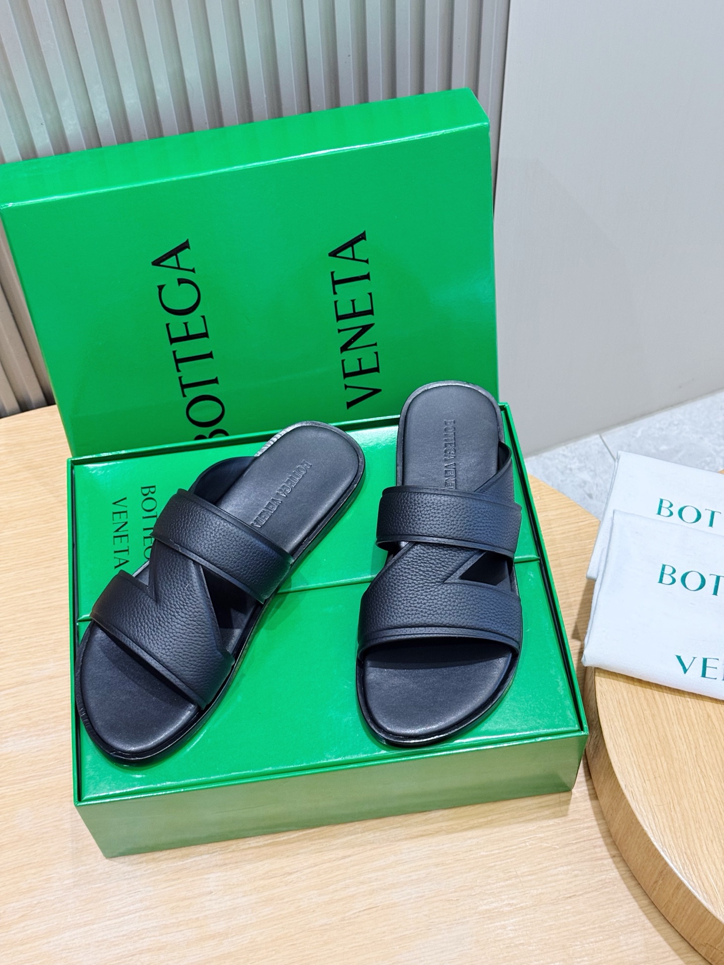 [Bottega Veneta] BV 보테가 베네타 웨이브 인트레치아토 레더 뮬 / 슬라이드 슬리퍼 신발