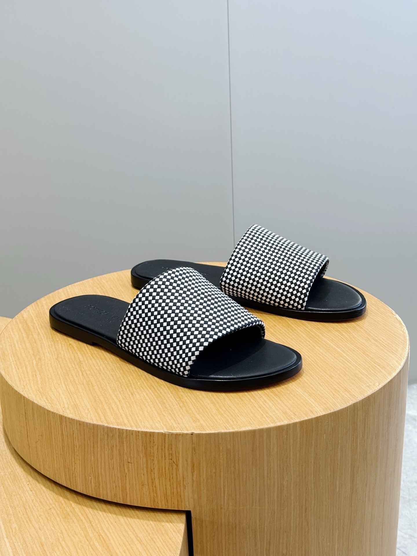 [Bottega Veneta] BV 보테가 베네타 맨즈 웨이브 레더 슬라이드 슬리퍼 신발