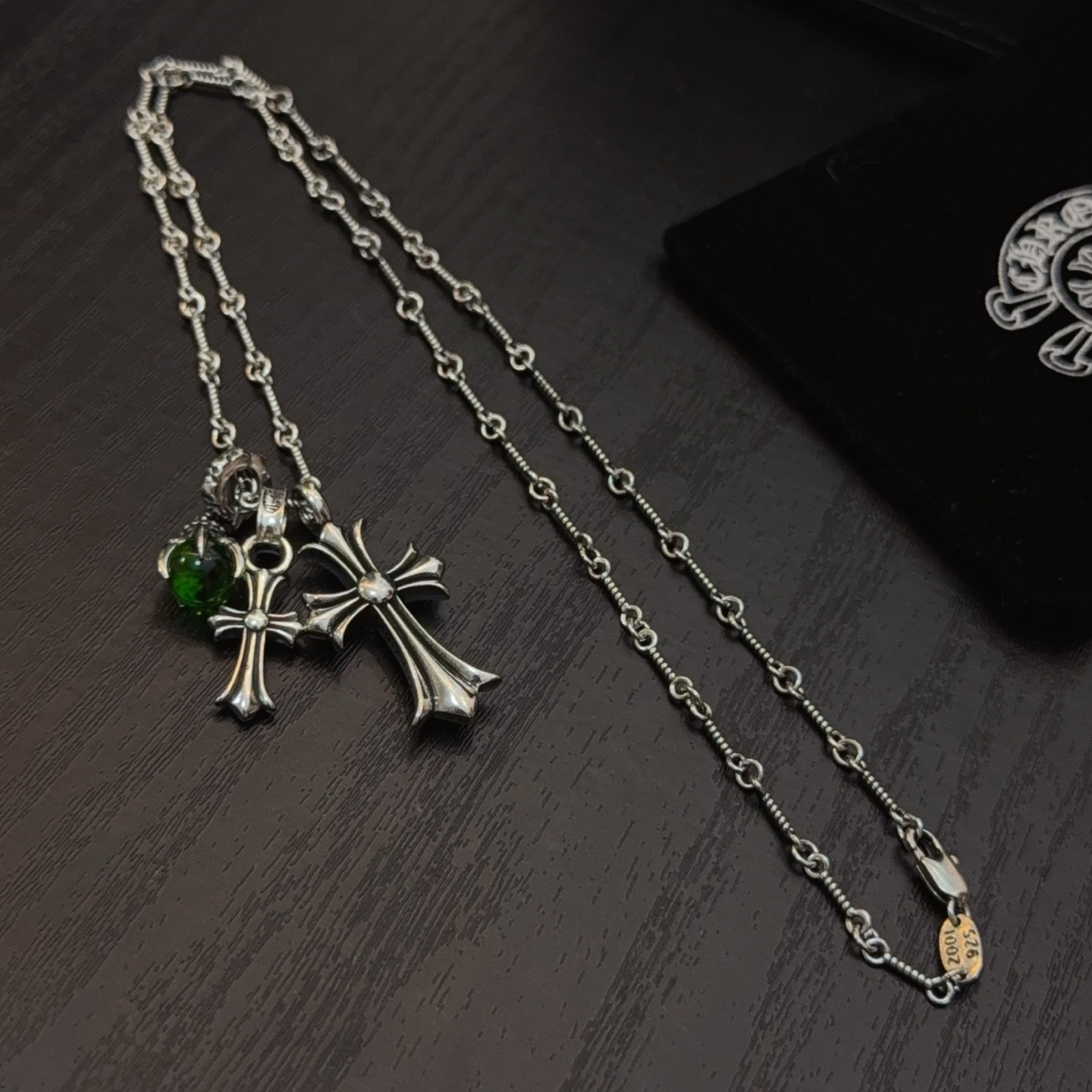 크롬하츠(CHROME HEARTS) 세이프티 핀 그린 스톤 크로스 목걸이 악세사리