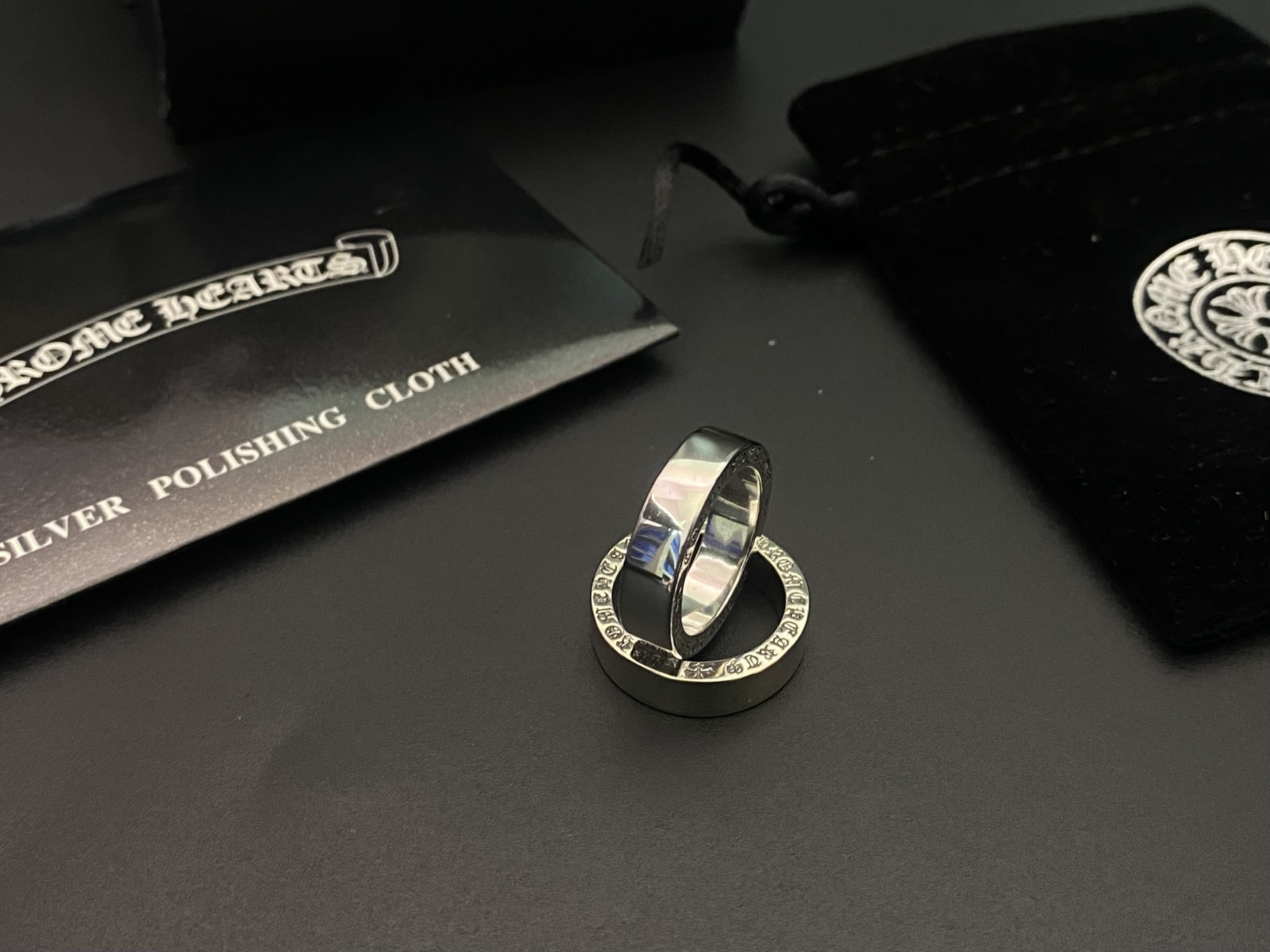 크롬하츠(CHROME HEARTS) 고딕 로고 실버 반지 악세사리