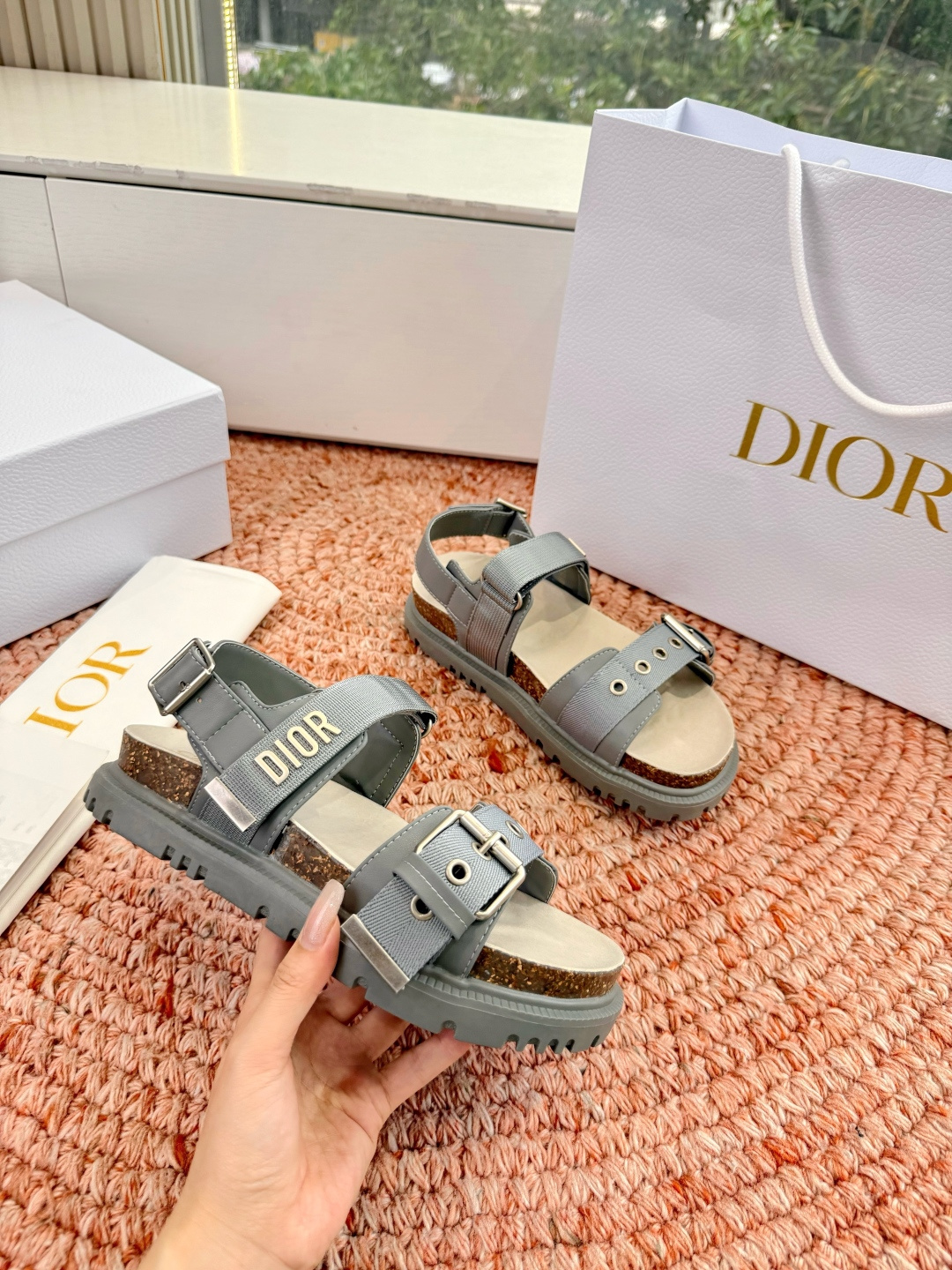 디올(DIOR) CD 버클 샌들 신발