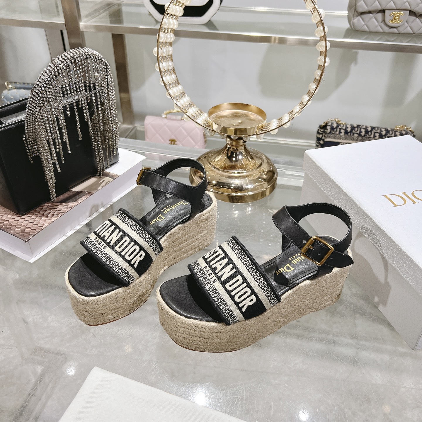 디올(DIOR) Dway 로고 밴드 앵클 스트랩 웨지 샌들 신발