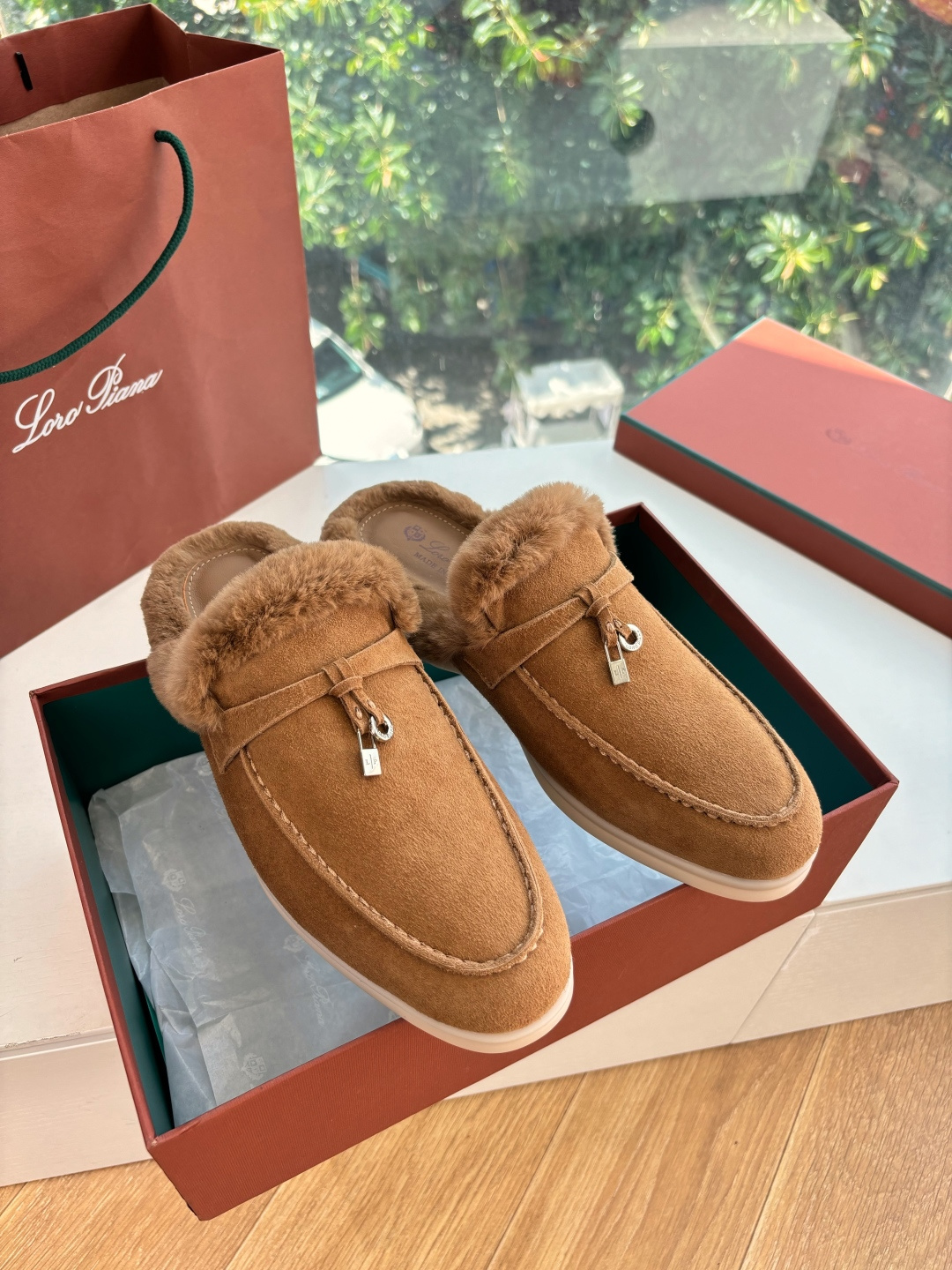 로로피아나(Loro Piana) 커플 퍼 트리밍 스웨이드 뮬 슬리퍼 신발