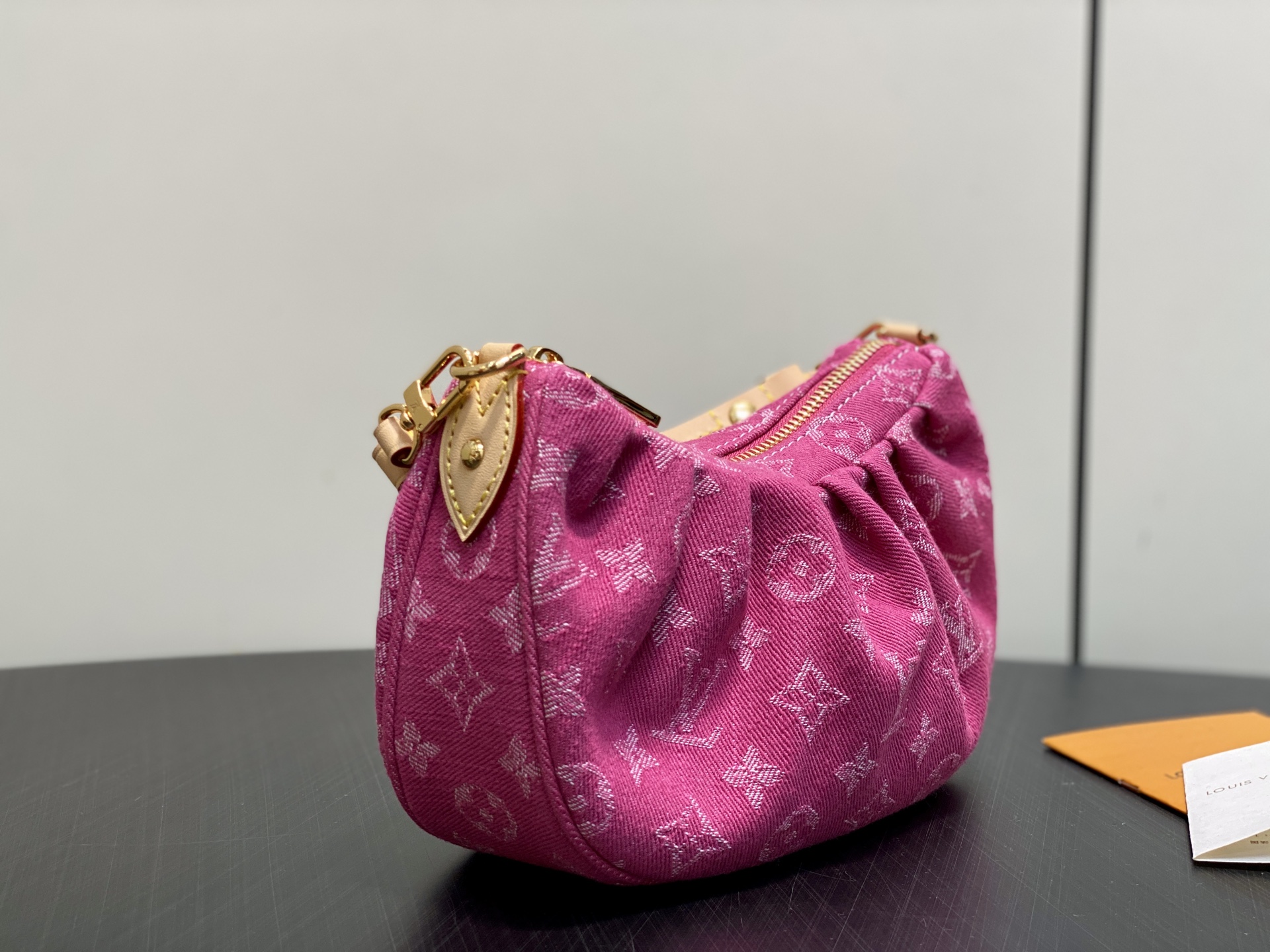 [Louis Vuitton] LV 루이비통 모노그램 데님 포쉐트 밸리 (로즈 핑크) 가방