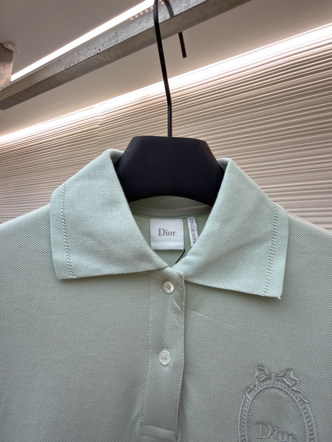 디올(DIOR) 메달리온 로고 자수 반팔 폴로 티셔츠 상의 의류