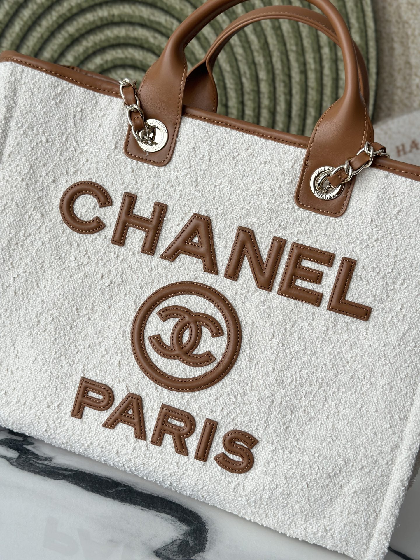 [Chanel] 샤넬 뉴 시즌 투인원 캔버스 쇼퍼 백 토트백 (화이트) 가방