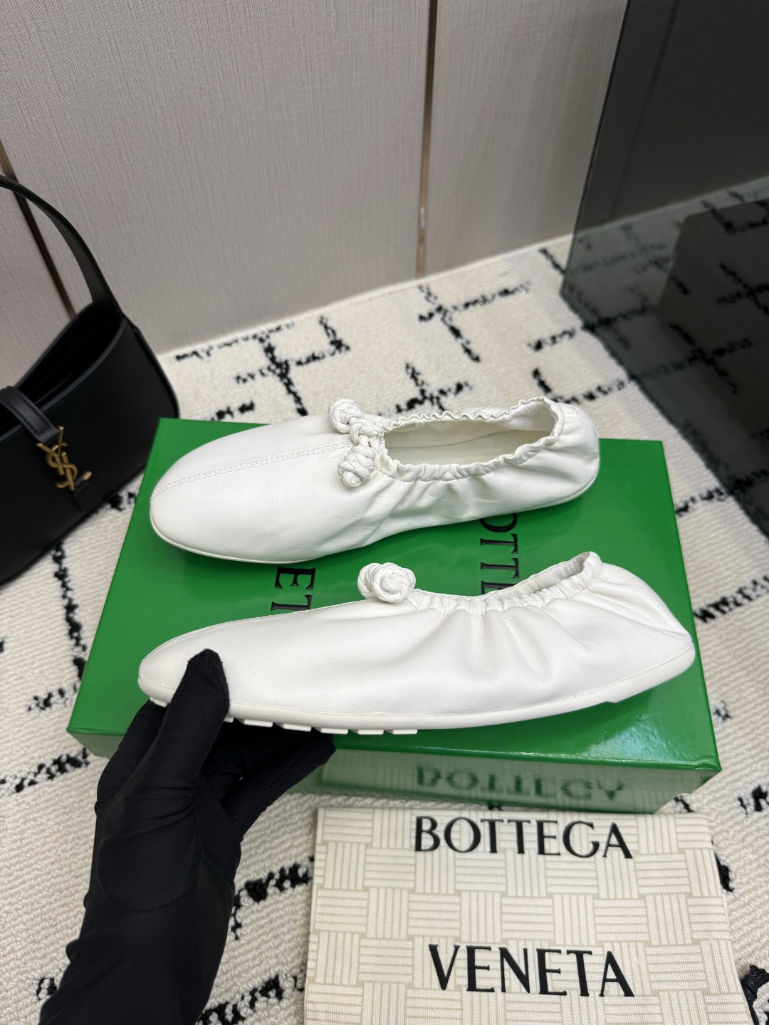 보테가 베네타(BOTTEGA VENETA) 인트레치아토 발레리나 플랫 신발