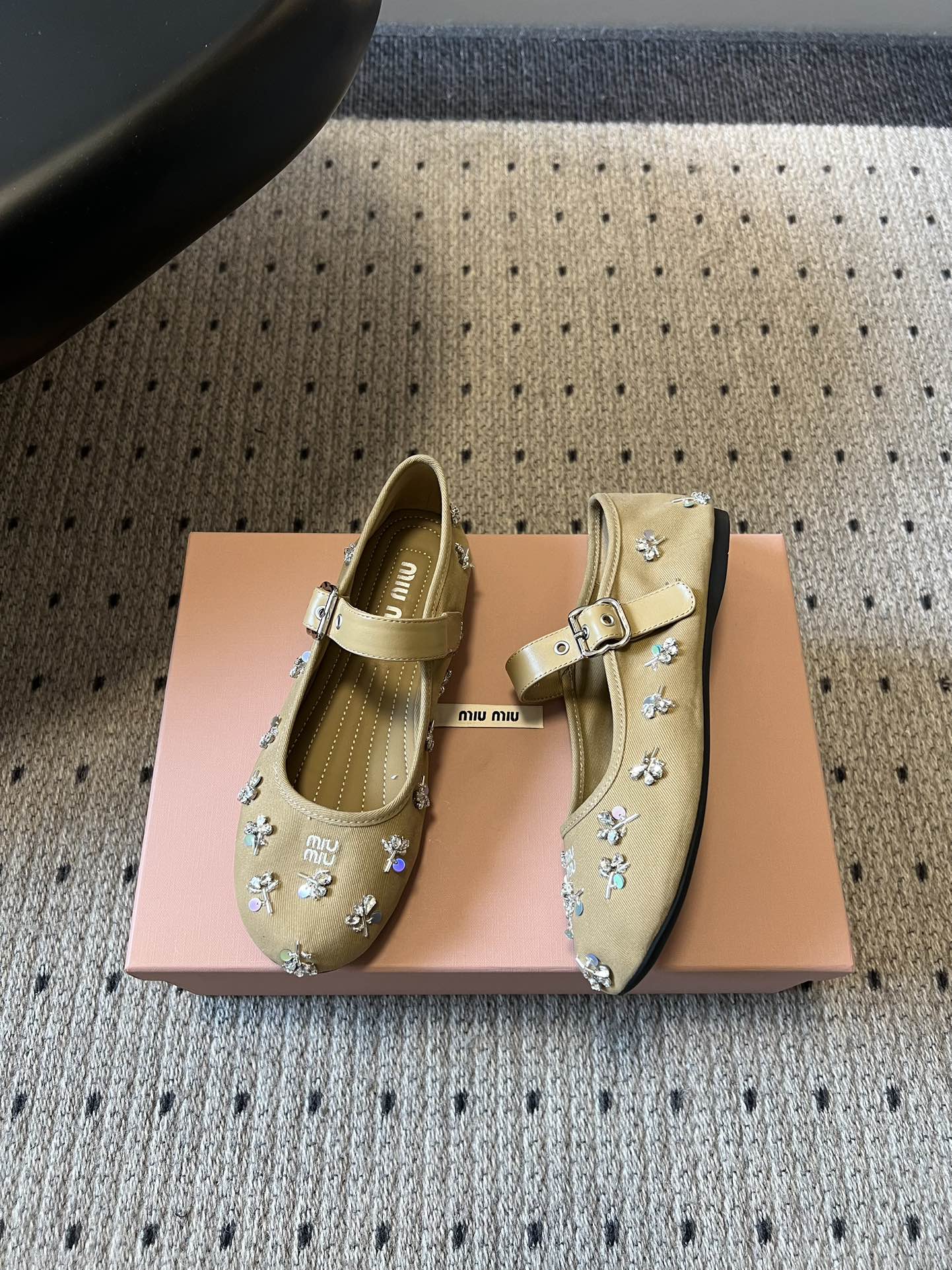 미우미우(MIU MIU) 큐빅 플라워 메리제인 슈즈 신발 복제