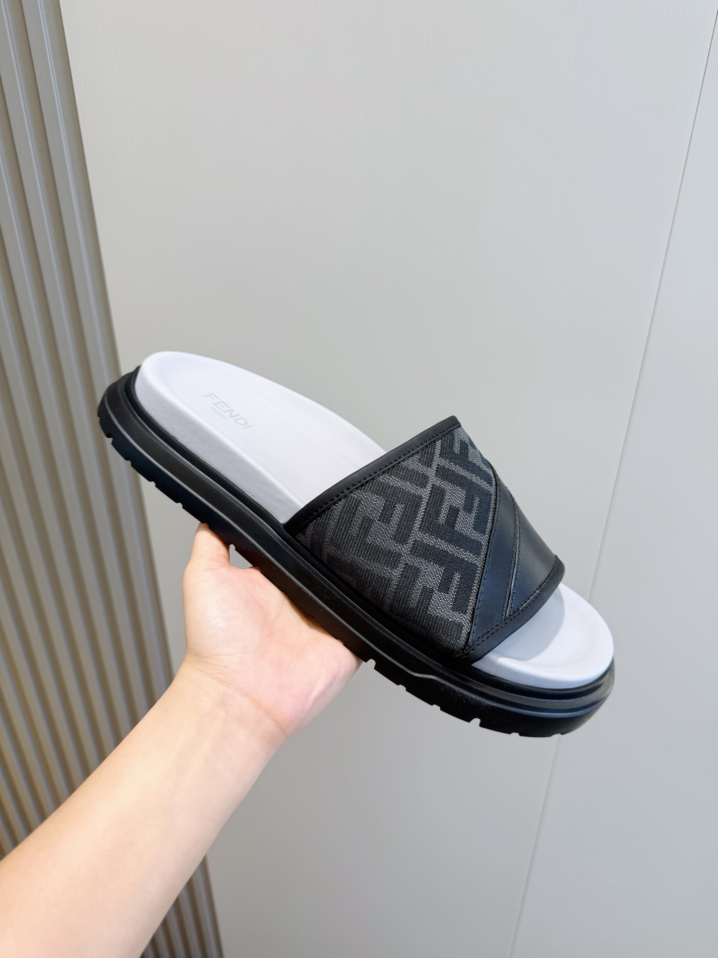 [Fendi] 펜디 맨즈 컬러블록 FF 로고 러버 슬라이드 슬리퍼 신발