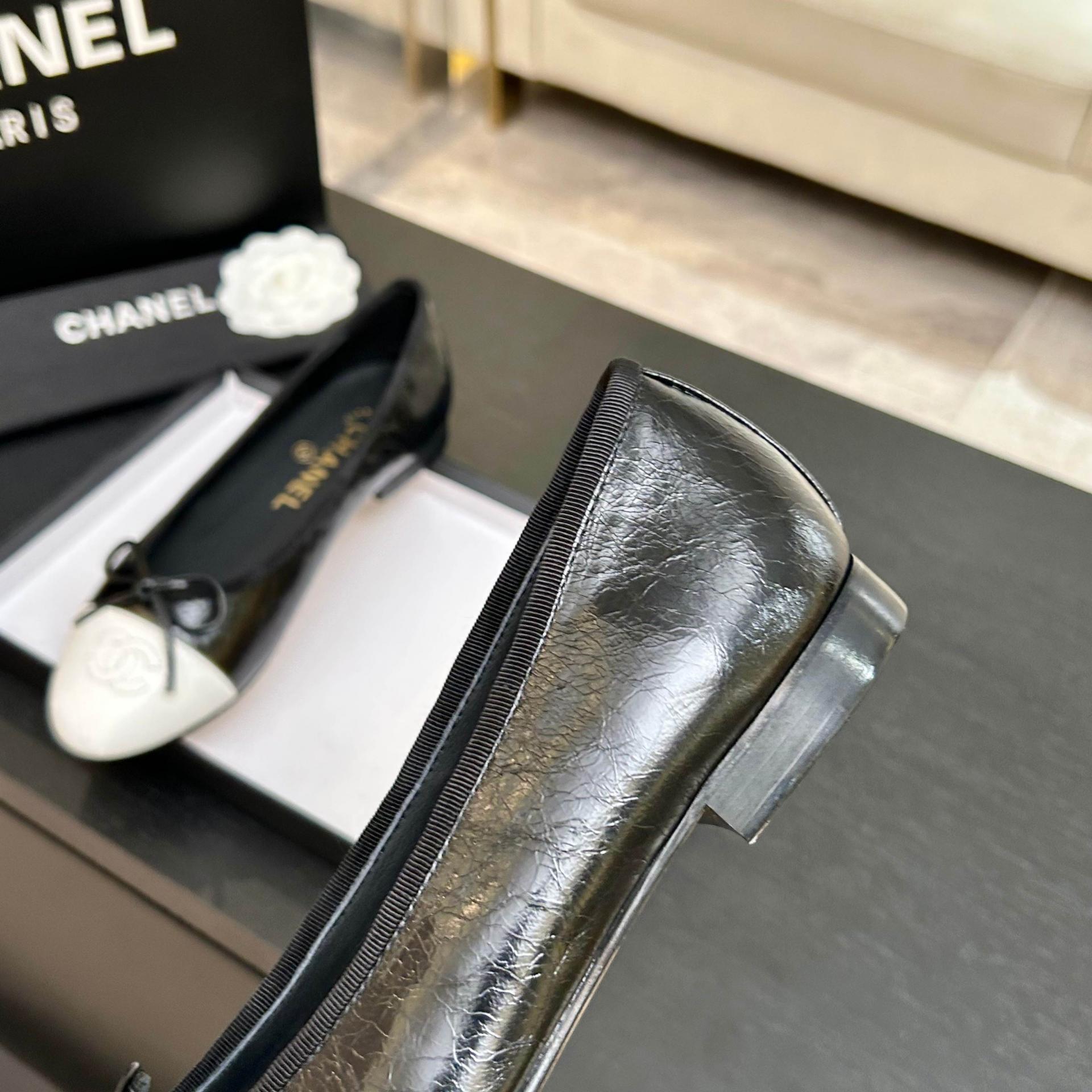 샤넬(CHANEL) 리본 배색 발레리나 플랫슈즈 신발