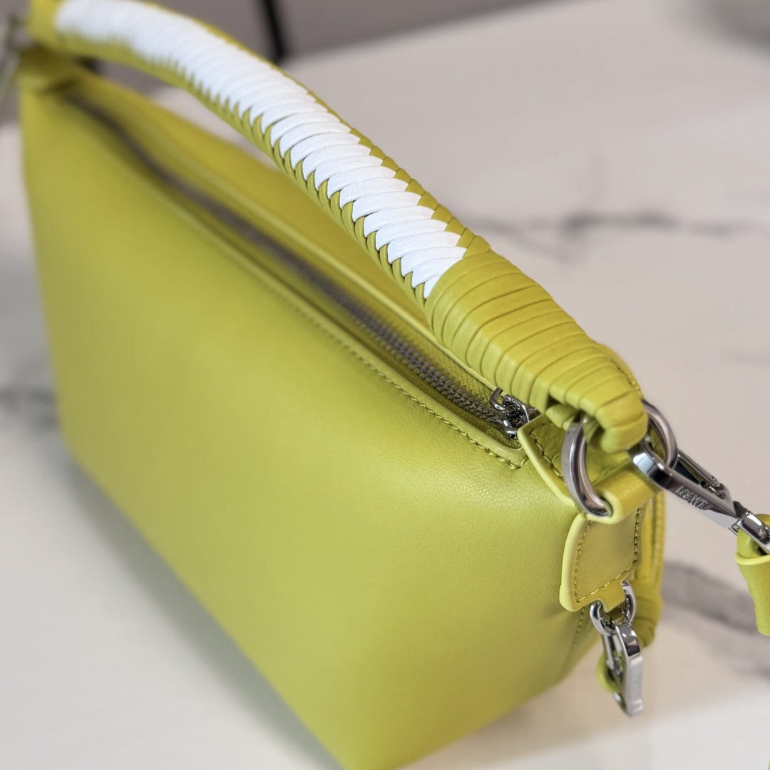 LOEWE 로에베 미니 소프트 나파 카프스킨 cala 칼라 백 가방 / 262616