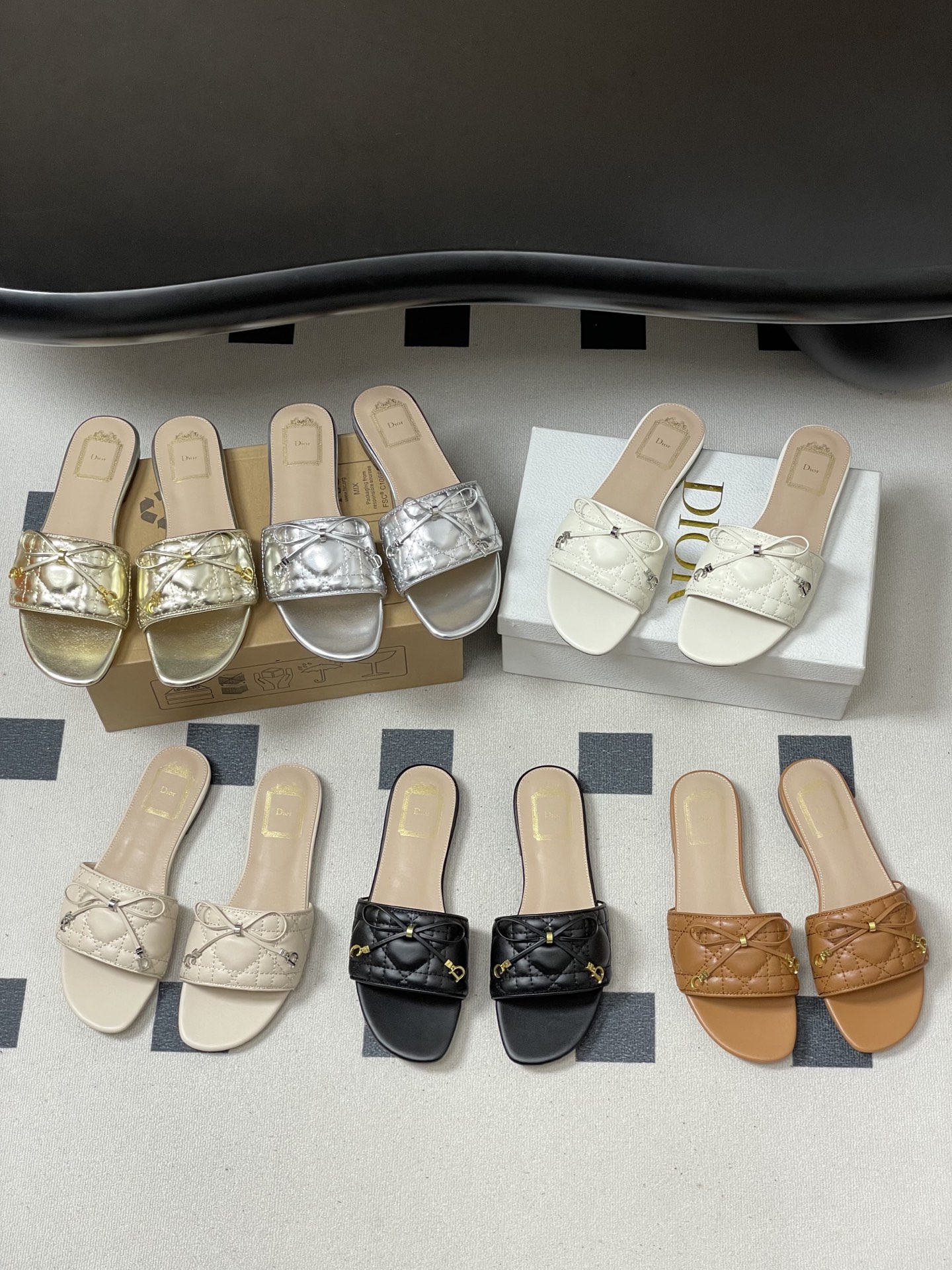 디올(DIOR) 퀼팅 리본 슬리퍼 신발