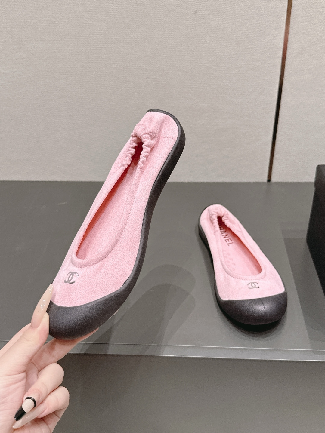 샤넬(CHANEL) 스웨이드 밴딩 힐 플랫 신발