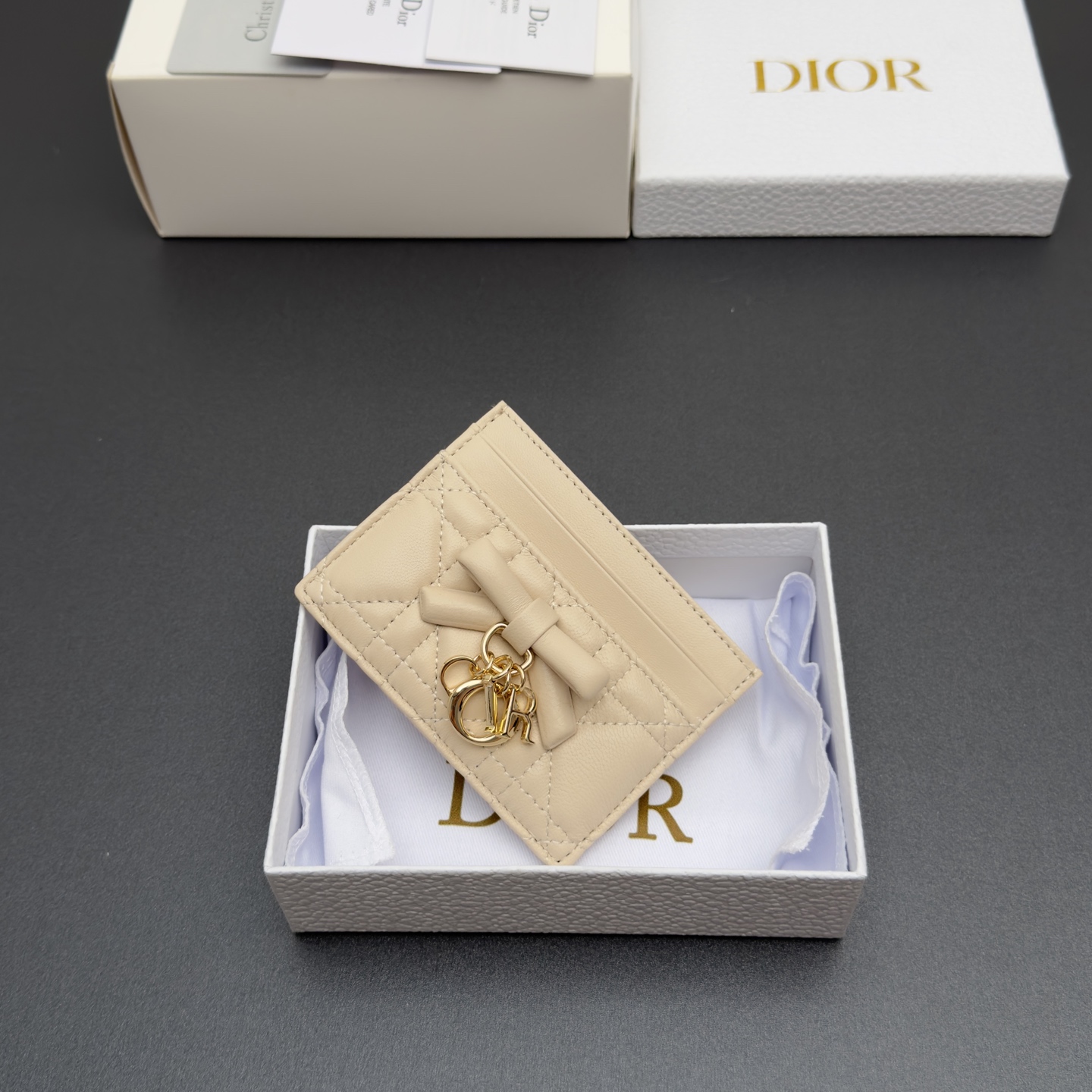 [Dior] 디올 Lady Freesia 레이디 프리지아 까나쥬 램스킨 카드 홀더 지갑