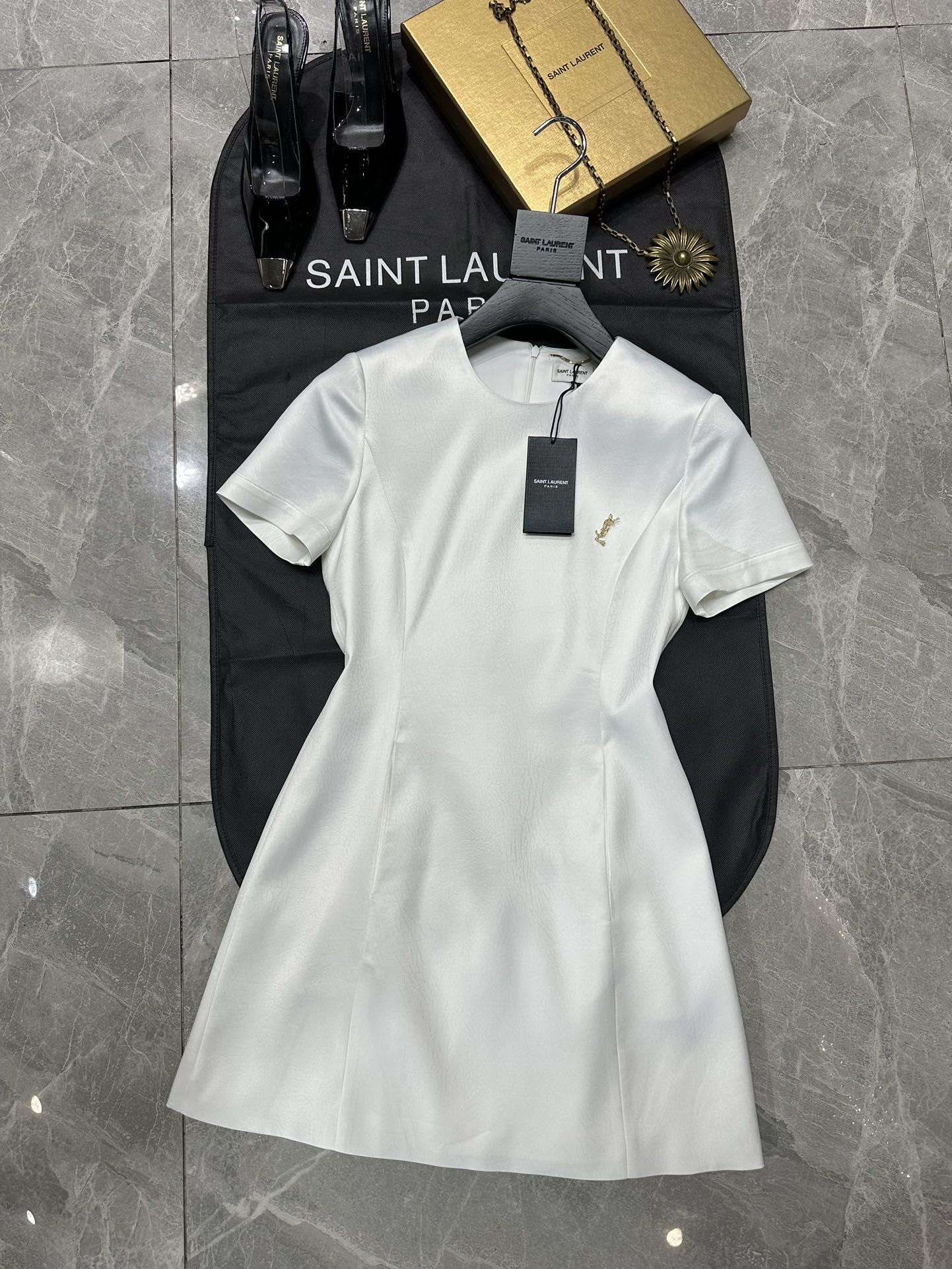 [Saint Laurent] YSL 생로랑 텍스처드 레더 이펙트 A라인 미니 원피스 의류