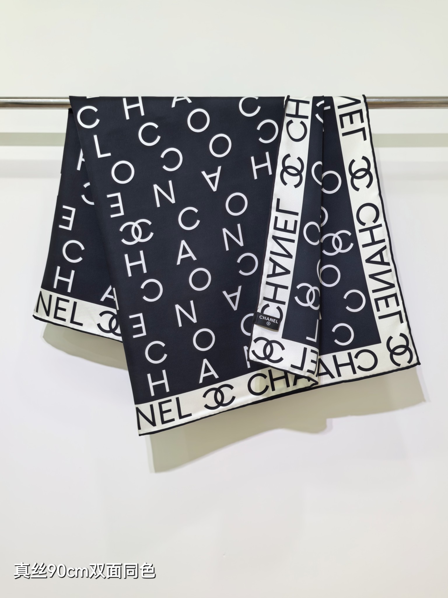샤넬(CHANEL) 양면 실크 트윌 목도리 스카프