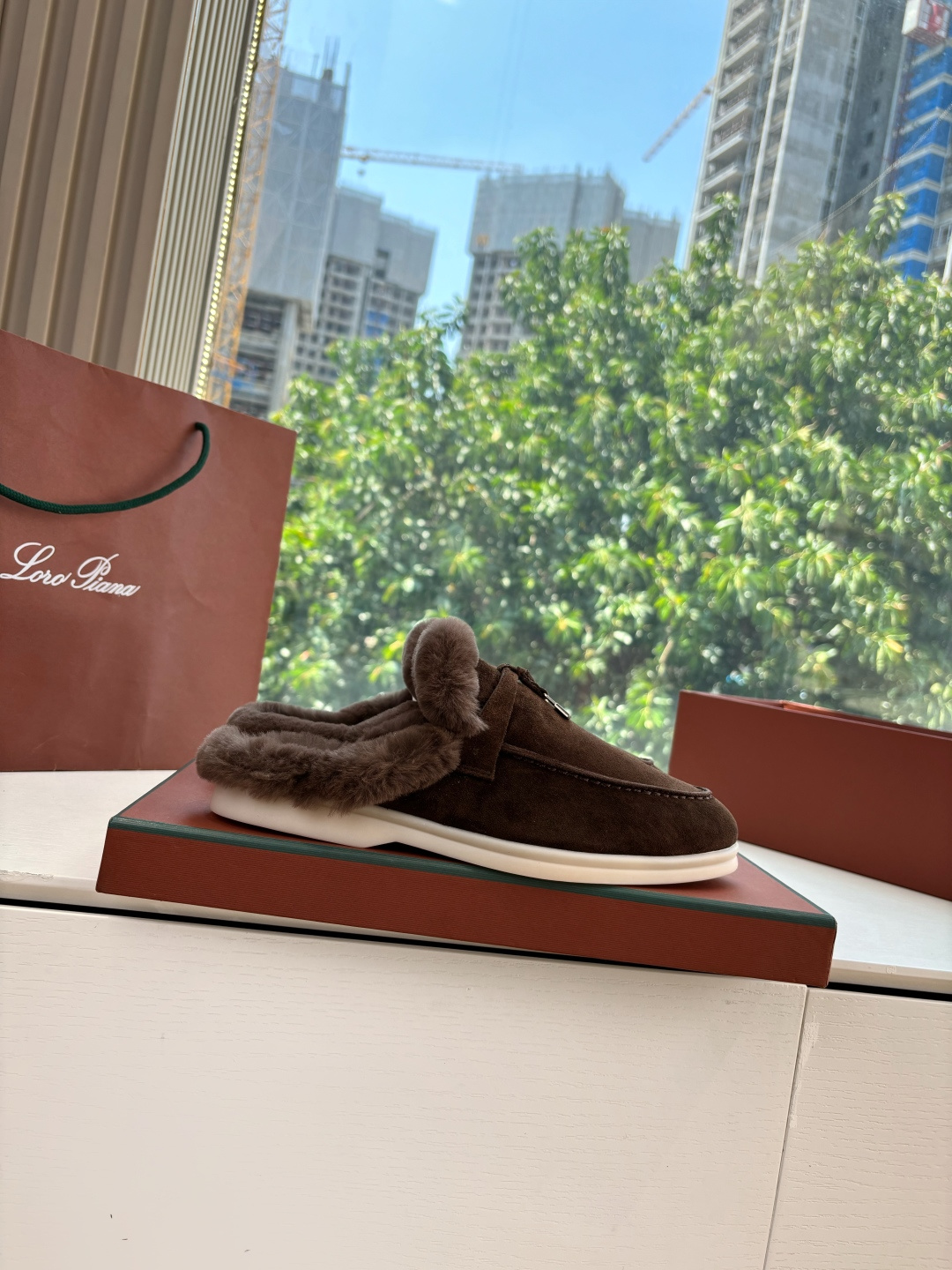 로로피아나(Loro Piana) 커플 퍼 트리밍 스웨이드 뮬 슬리퍼 신발