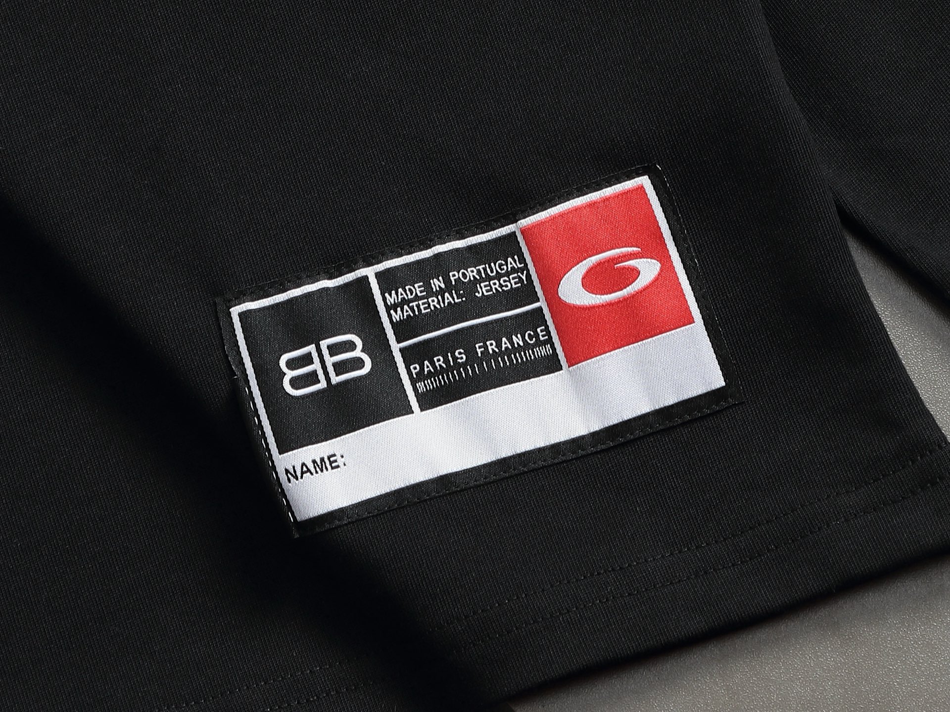 발렌시아가(Balenciaga) 그래픽 롱슬리브 티셔츠 상의 의류