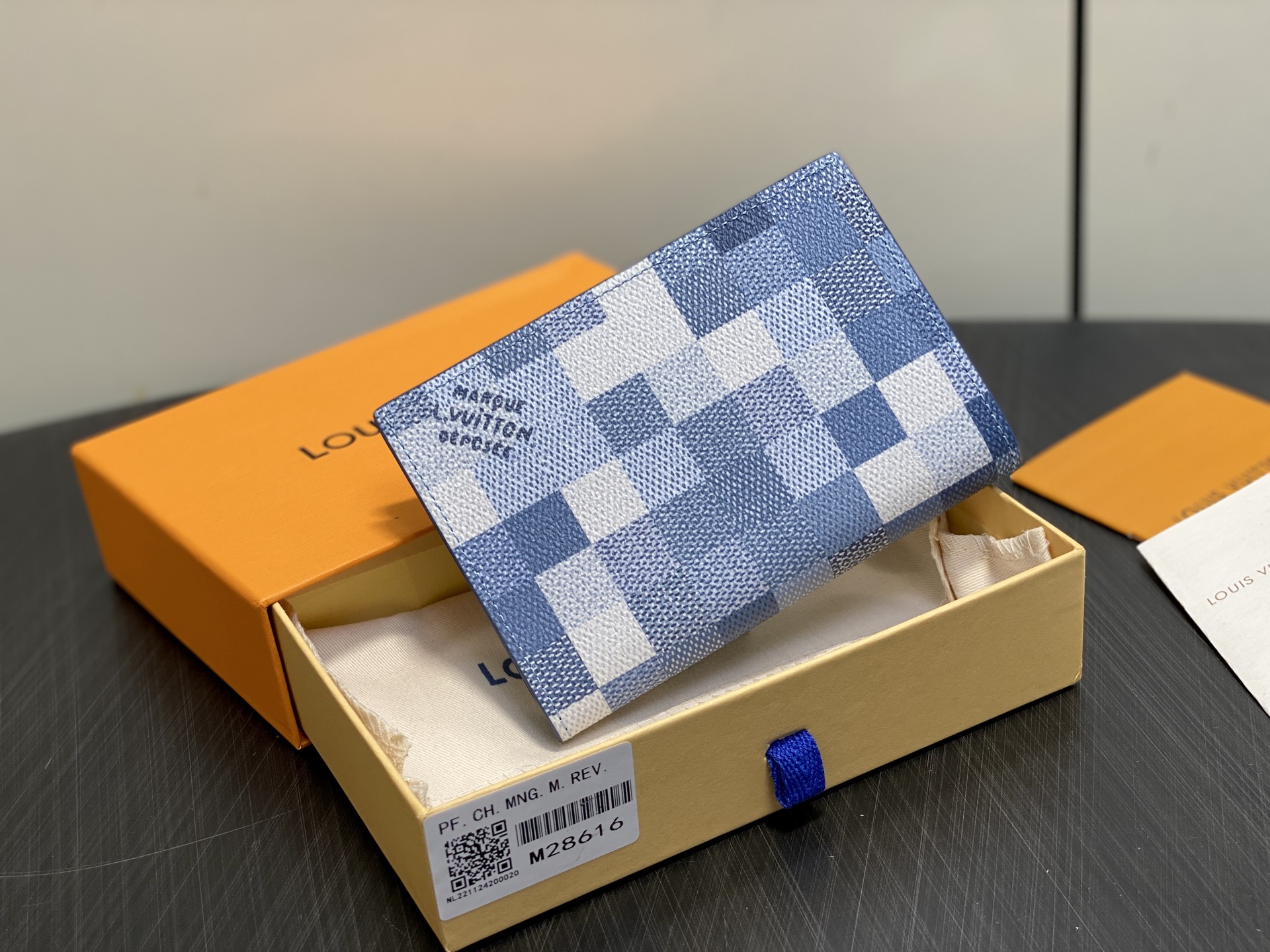 [Louis Vuitton] LV 루이비통 다모플라주 모자이크 패스포트 (블루) 여권 케이스 지갑