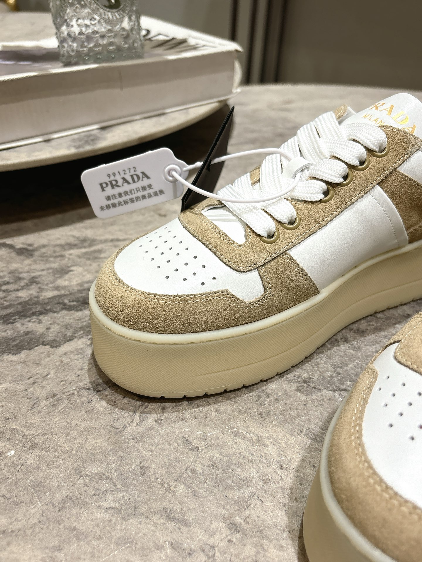프라다(PRADA) 삼각 로고 플랫폼 스니커즈 신발