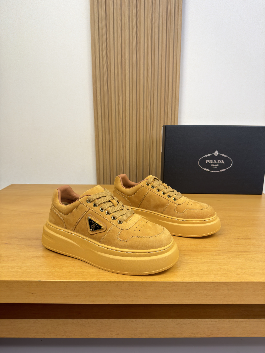 PRADA 프라다 나파 가죽 & 캔버스 스니커즈 신발