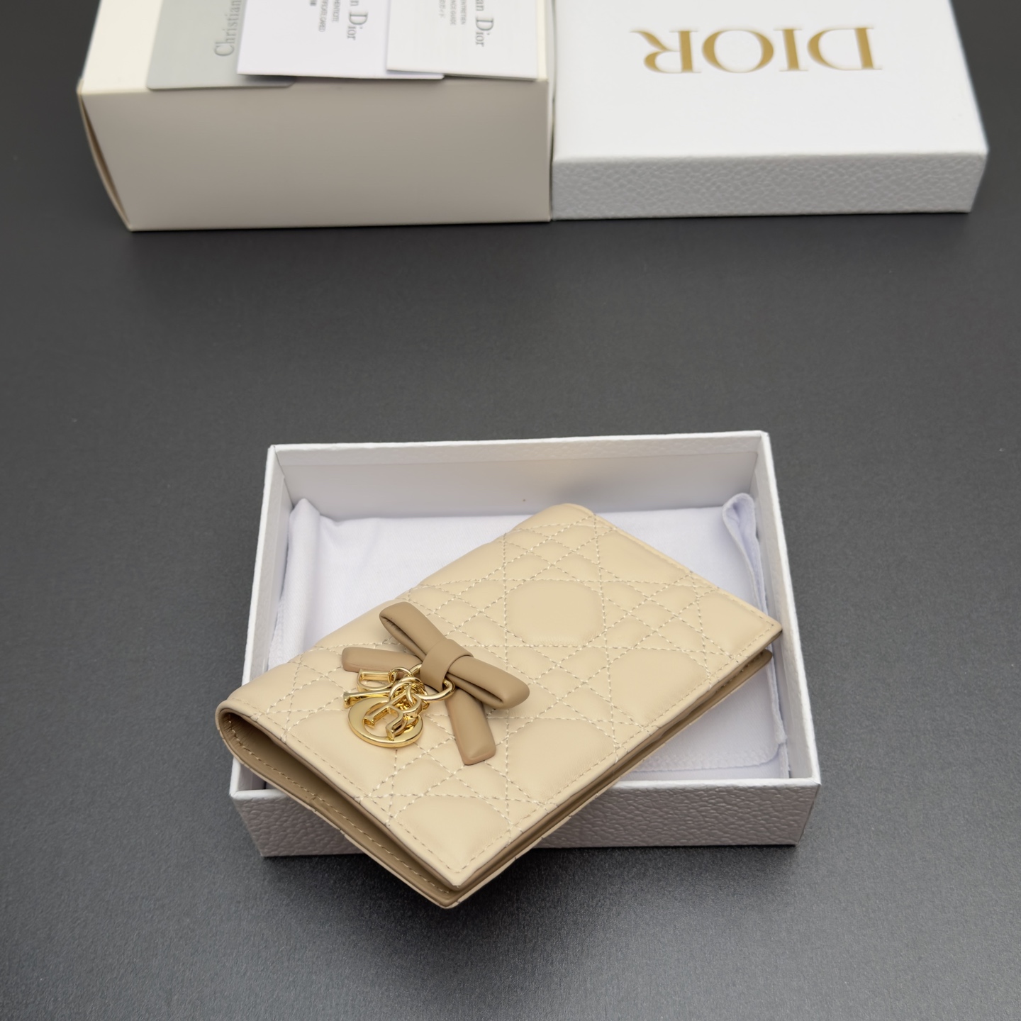 [Dior] 디올 Lady 레이디 까나쥬 램스킨 패스포트 홀더 지갑 / S2626