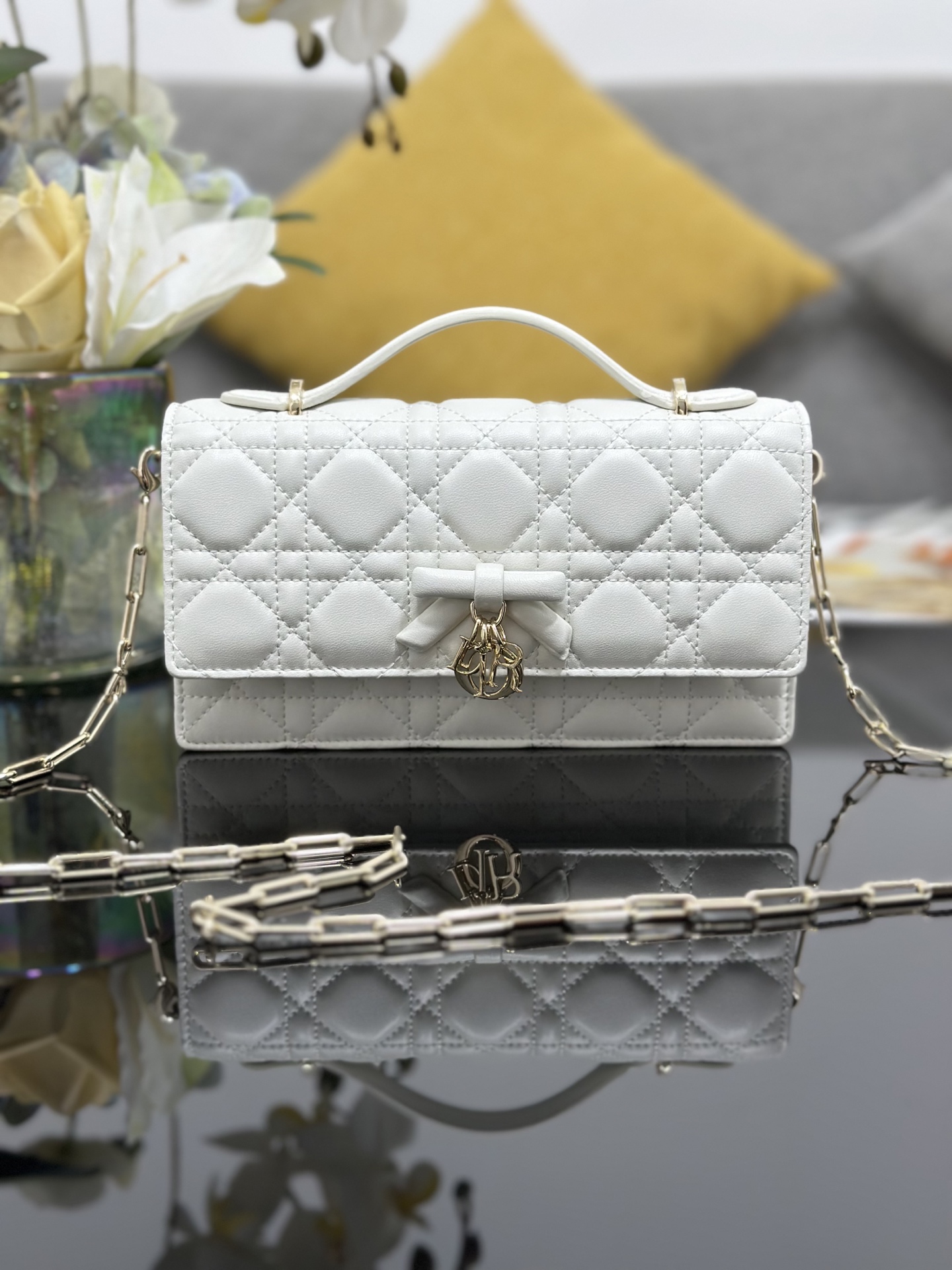 [Dior] 디올 미스 디올(Miss Dior) 보우 램스킨 탑핸들 체인 파우치 (WOC) 가방