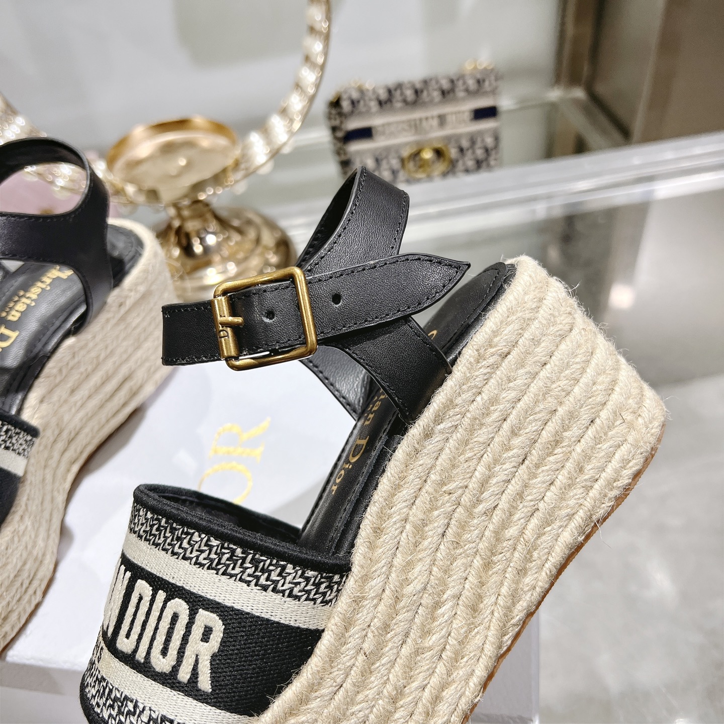 디올(DIOR) Dway 로고 밴드 앵클 스트랩 웨지 샌들 신발