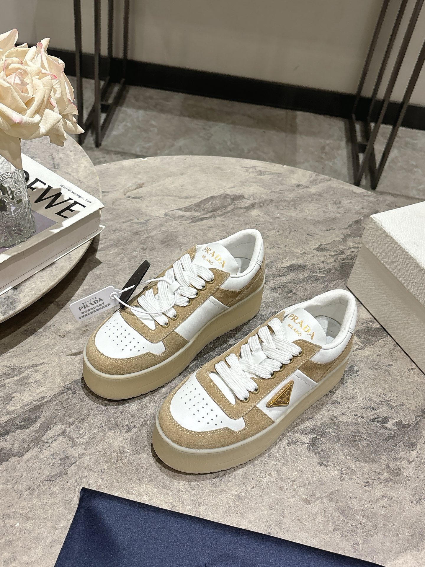 프라다(PRADA) 삼각 로고 플랫폼 스니커즈 신발