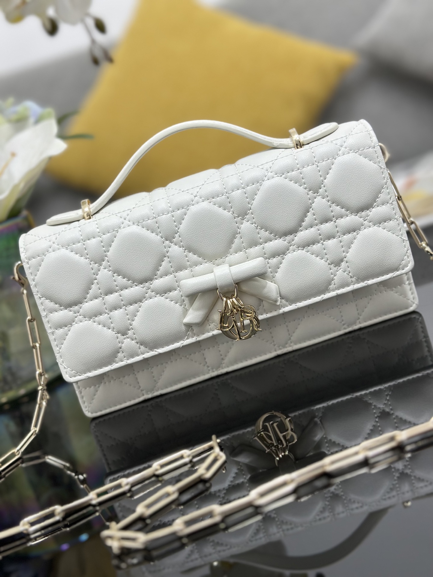 [Dior] 디올 미스 디올(Miss Dior) 보우 램스킨 탑핸들 체인 파우치 (WOC) 가방