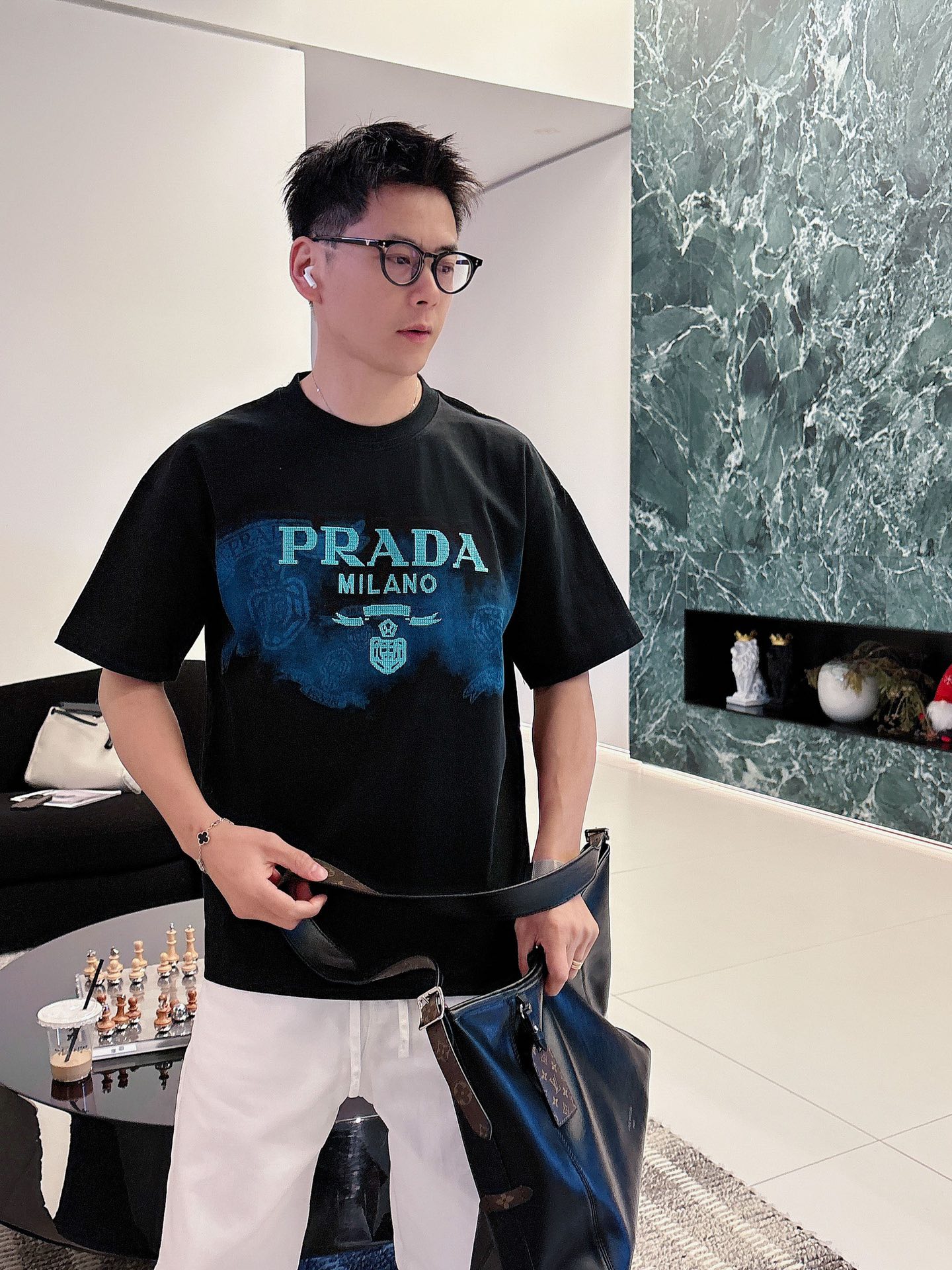 프라다(PRADA) 자수 로고 반팔 티셔츠 상의 의류