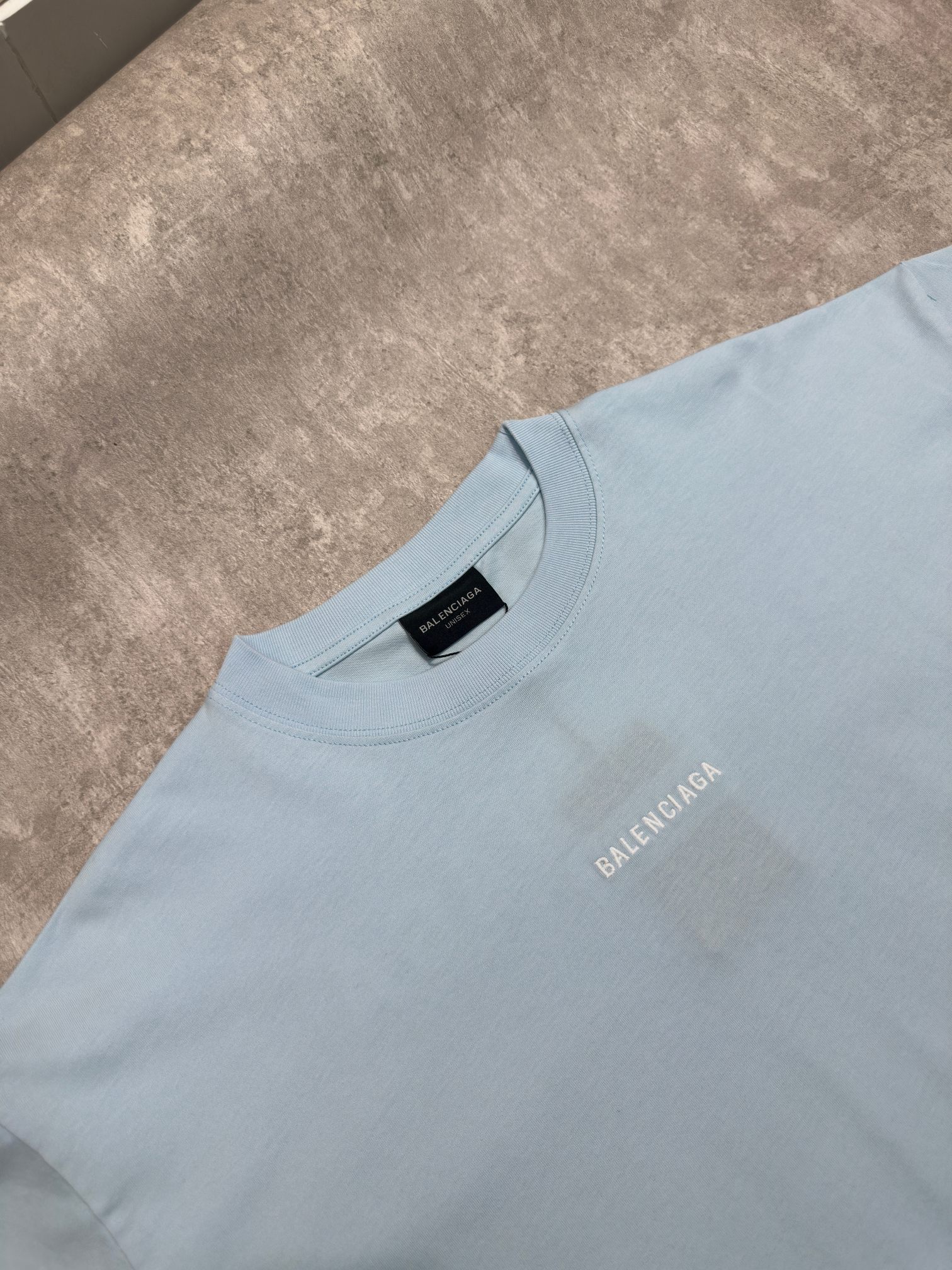 발렌시아가(BALENCIAGA) 레터링 자수 반팔 티셔츠 의류