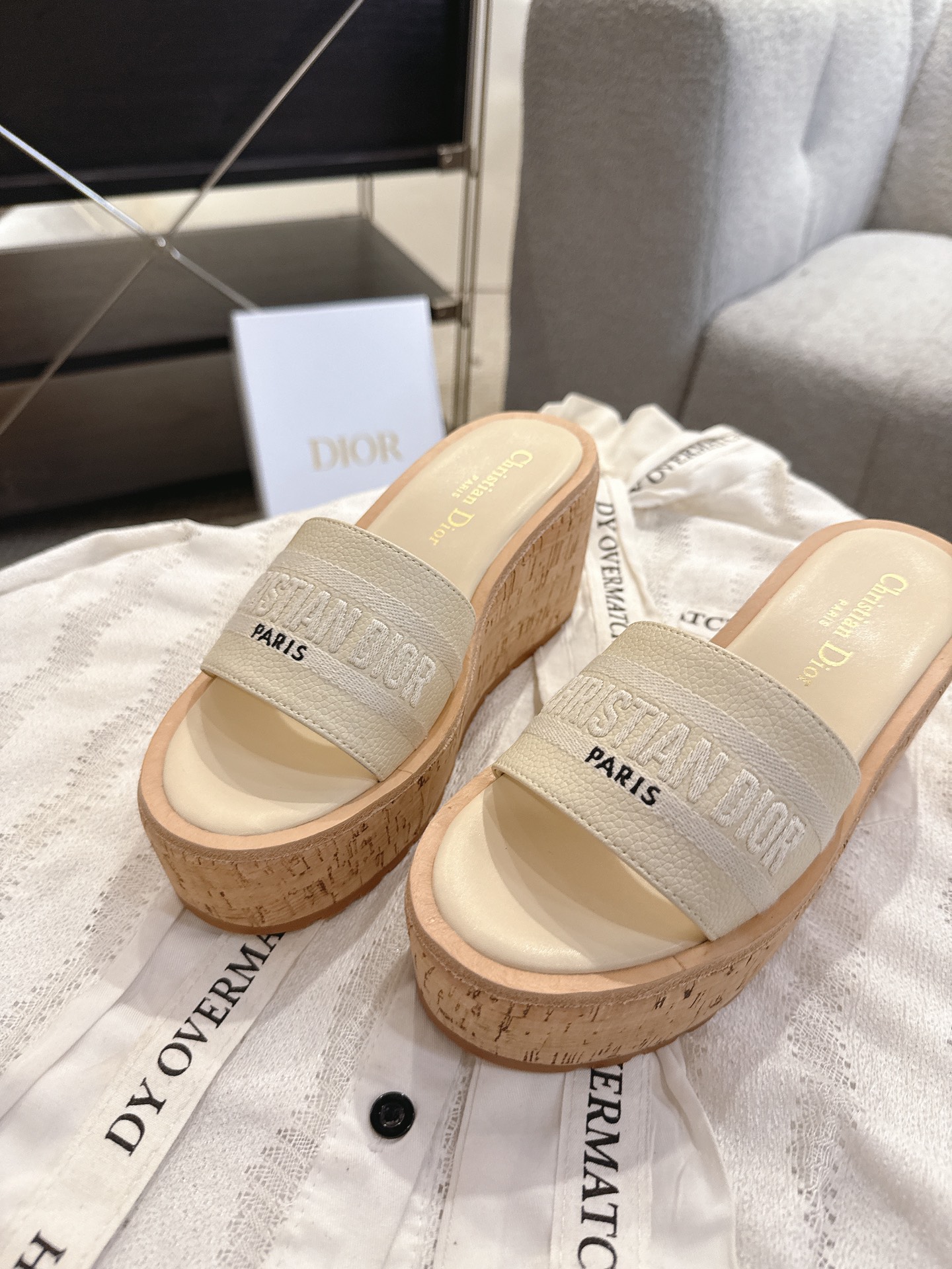 디올(DIOR) 로고 자수 플랫폼 웨지 슬리퍼 신발