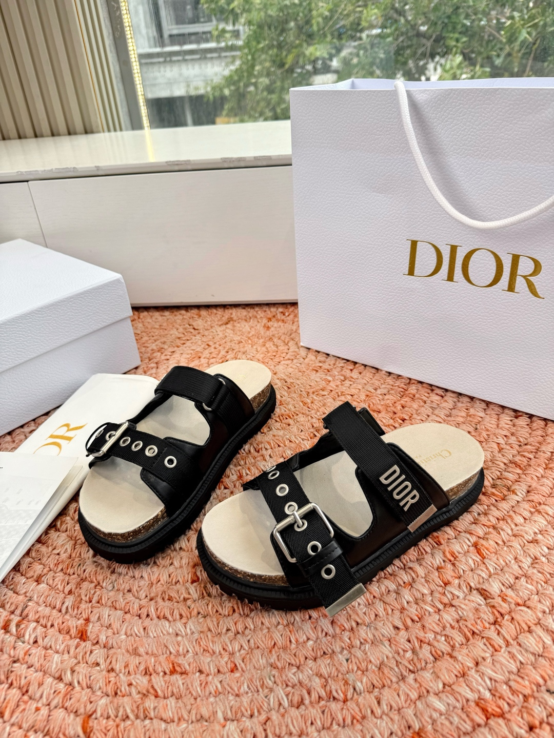 디올(DIOR) CD 버클 슬리퍼 신발