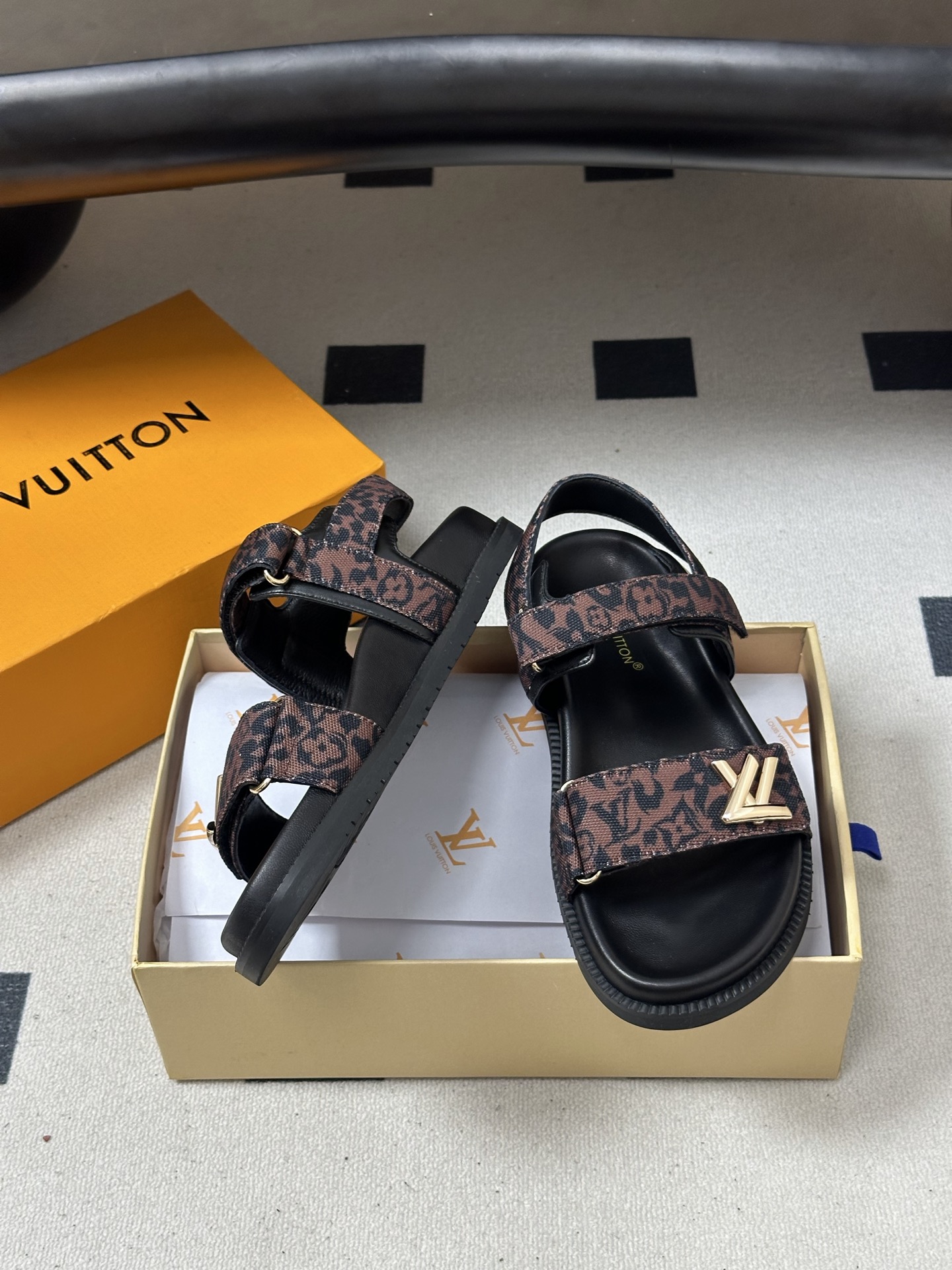 루이비통(LV) 데님 벨크로 플랫폼 샌들 신발