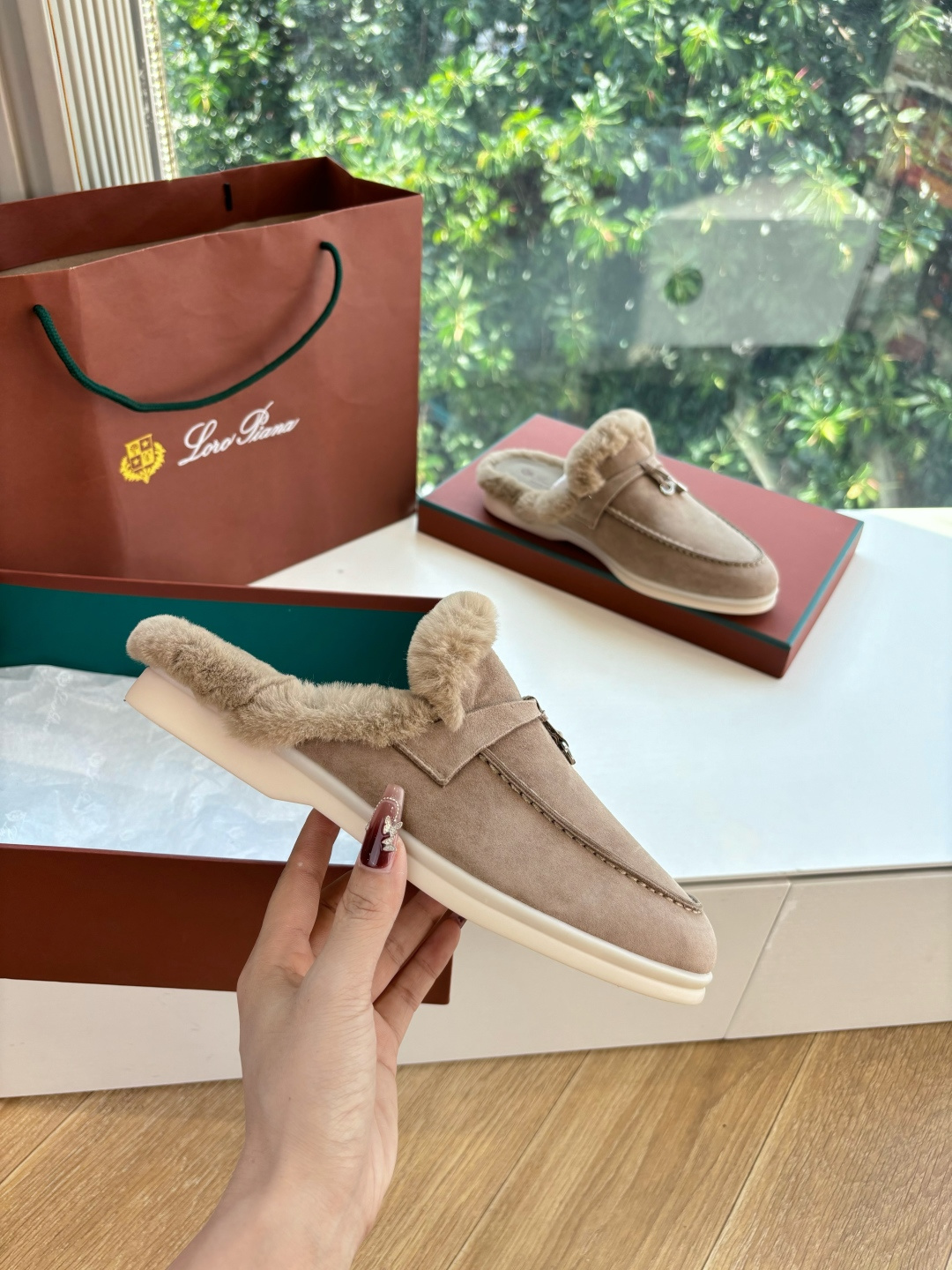 로로피아나(Loro Piana) 커플 퍼 트리밍 스웨이드 뮬 슬리퍼 신발