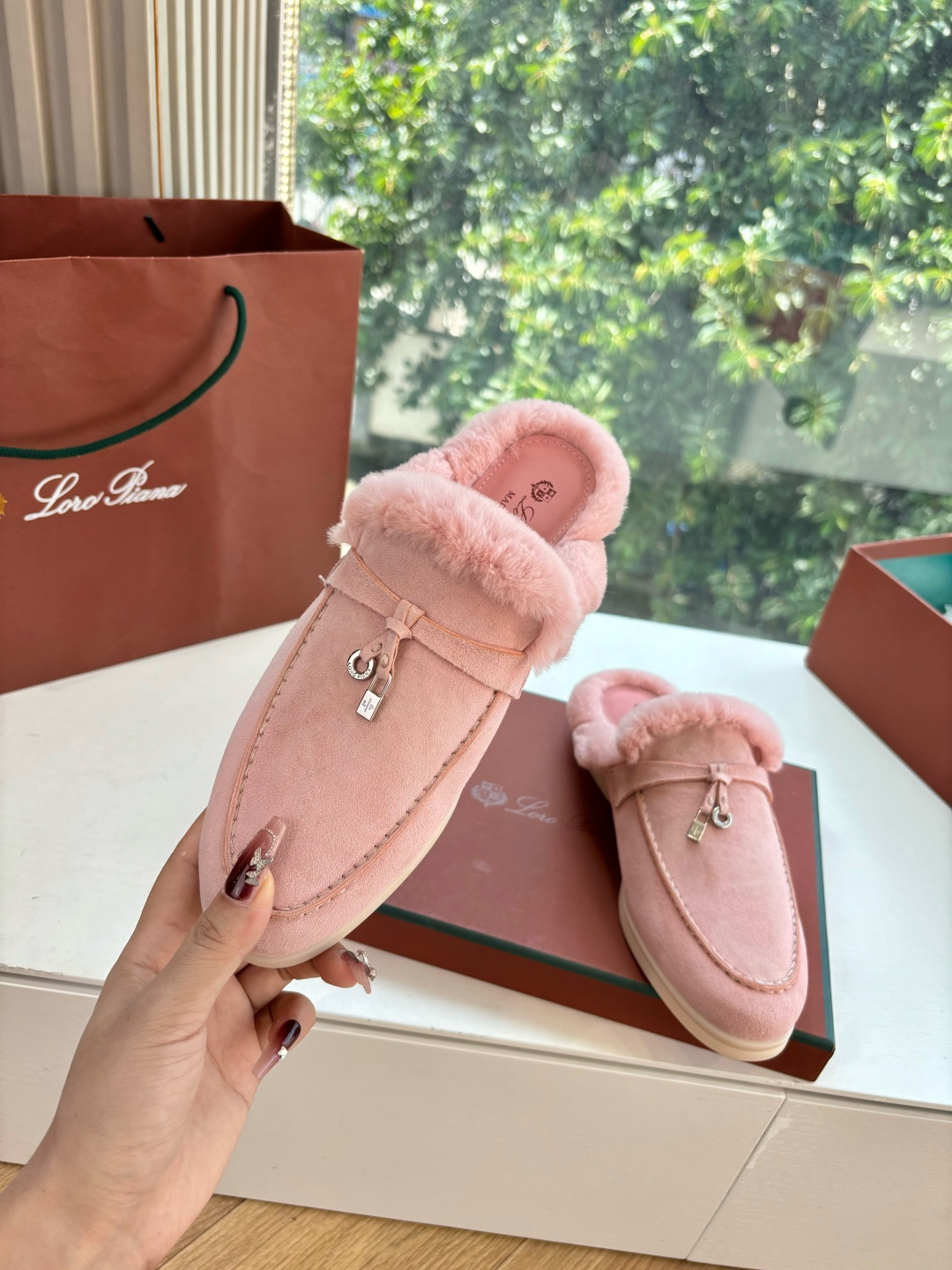 로로피아나(Loro Piana) 커플 퍼 트리밍 스웨이드 뮬 슬리퍼 신발