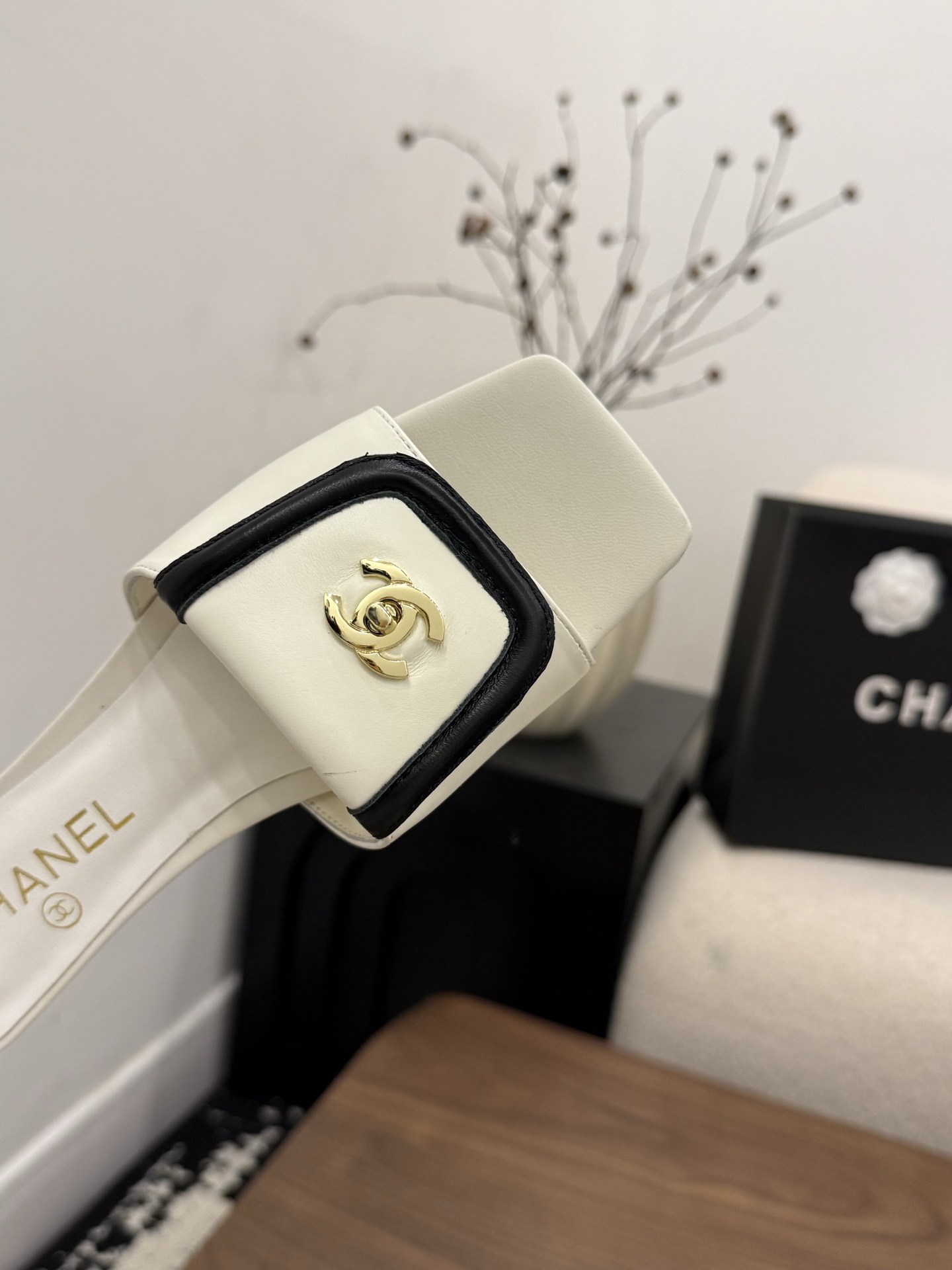 샤넬(CHANEL) 버클 스퀘어토 플랫 슬리퍼 신발
