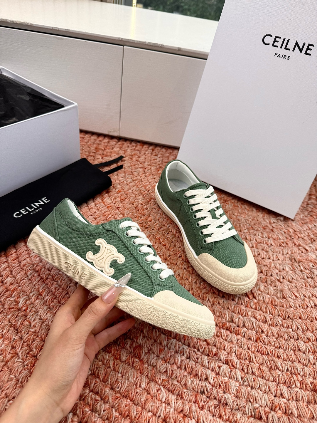 셀린느(CELINE) 트리오페 로고 스니커즈 신발