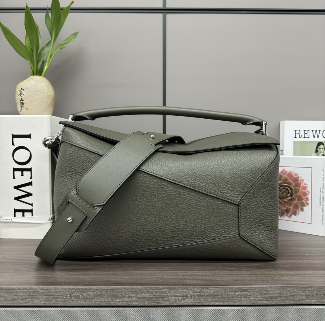Loewe Puzzle Edge 로에베 퍼즐 라지 백 가방