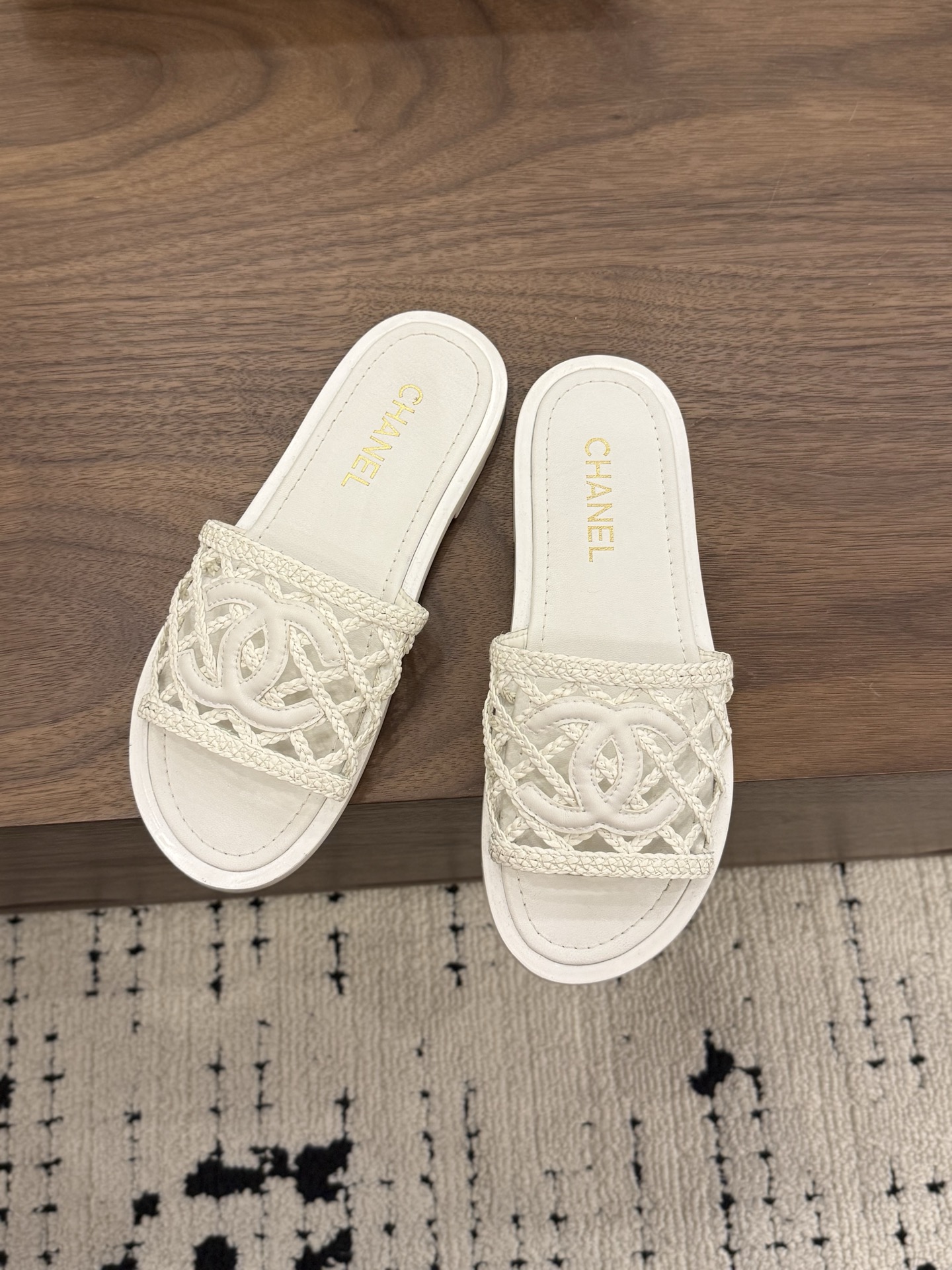 샤넬(CHANEL) 라운드토 플랫 우븐 슬리퍼 신발