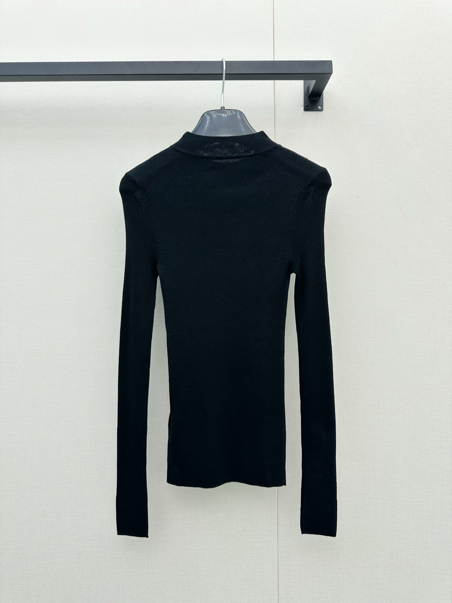 생로랑(SAINT LAURENT) 골드 로고 하프넥 실크 니트 상의 의류