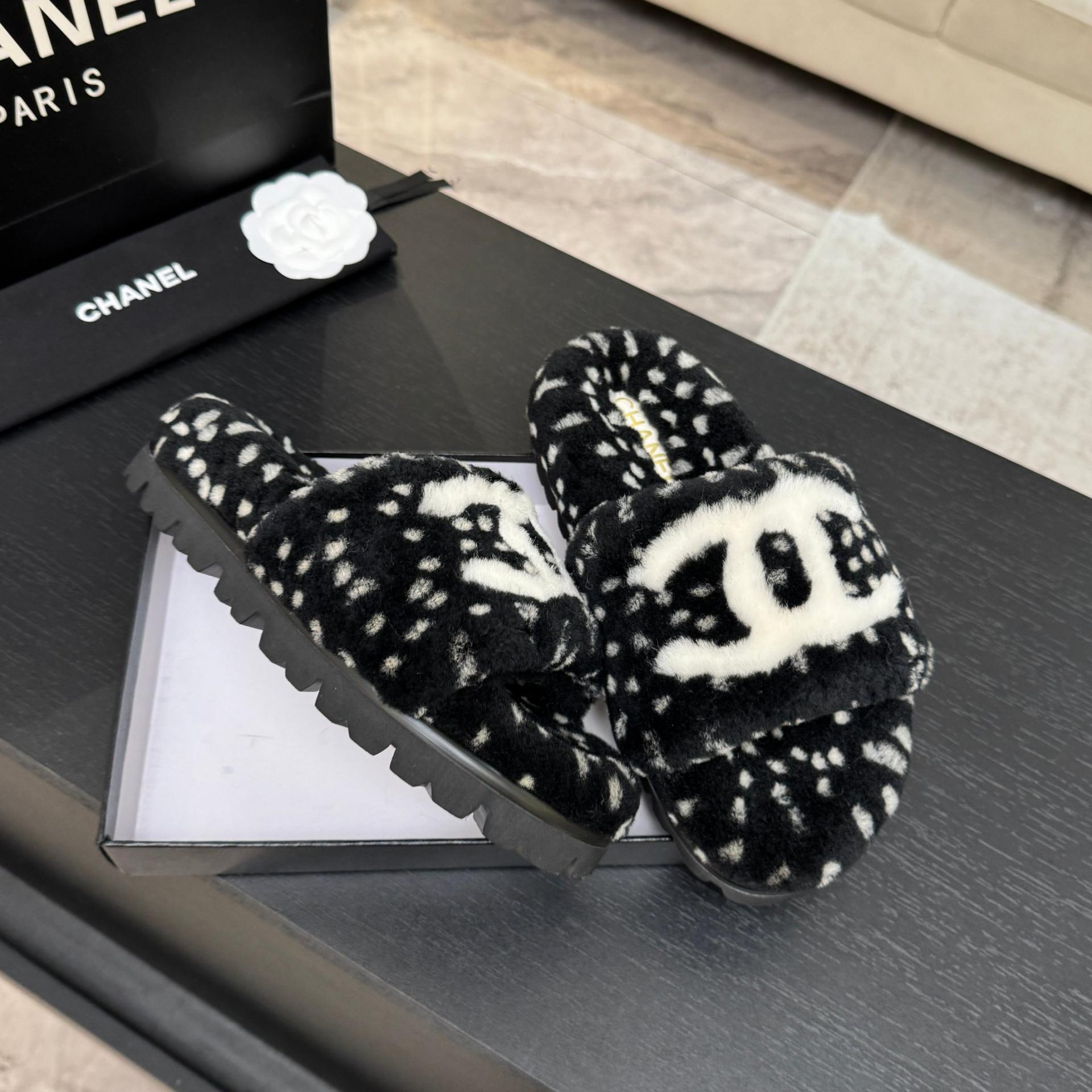 샤넬(CHANEL) 시어링 퍼 슬리퍼 신발