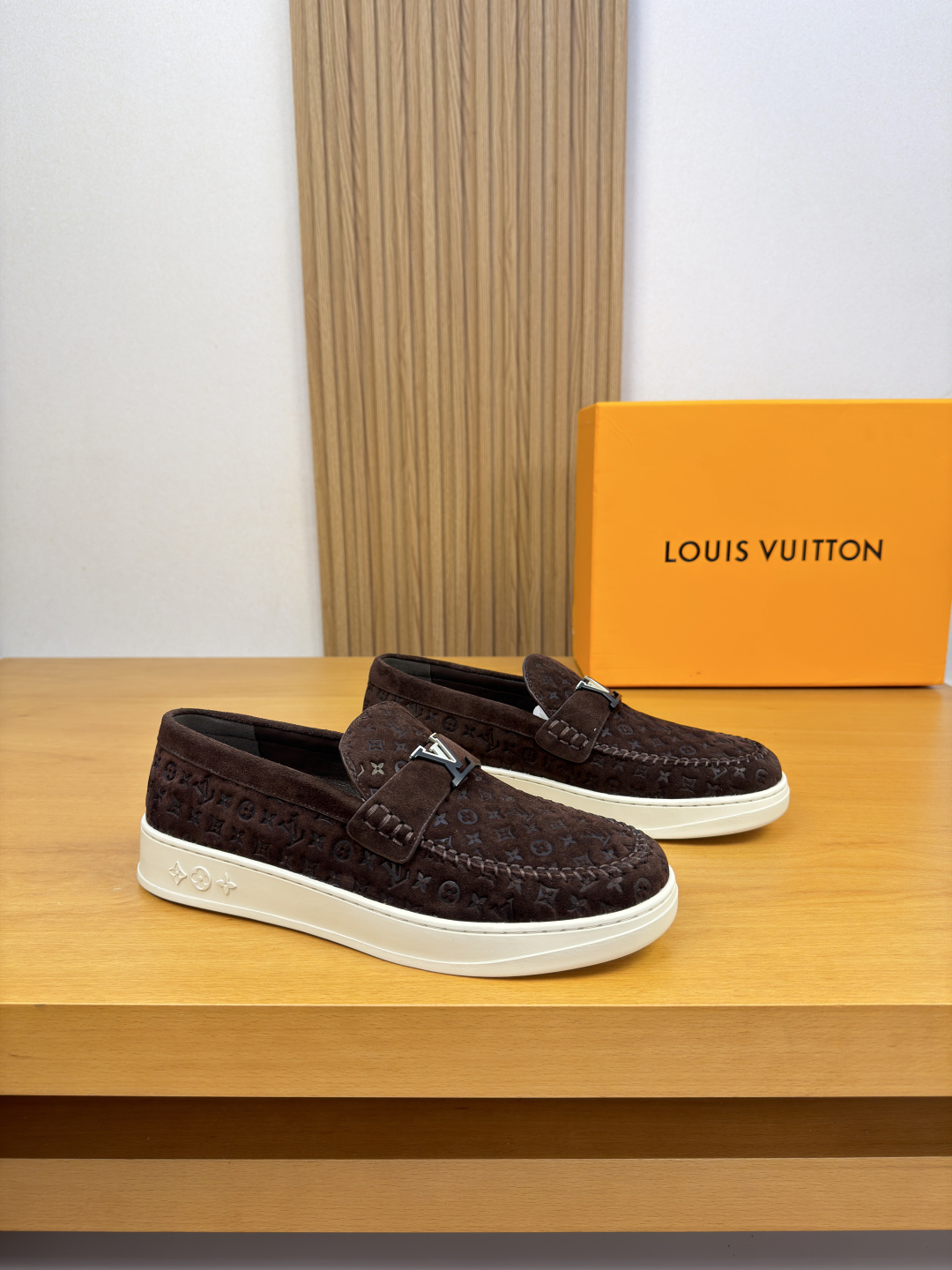 [Louis Vuitton] LV 루이비통 프리미엄 스웨이드 엠보싱 메탈버클 캐주얼 로퍼 신발