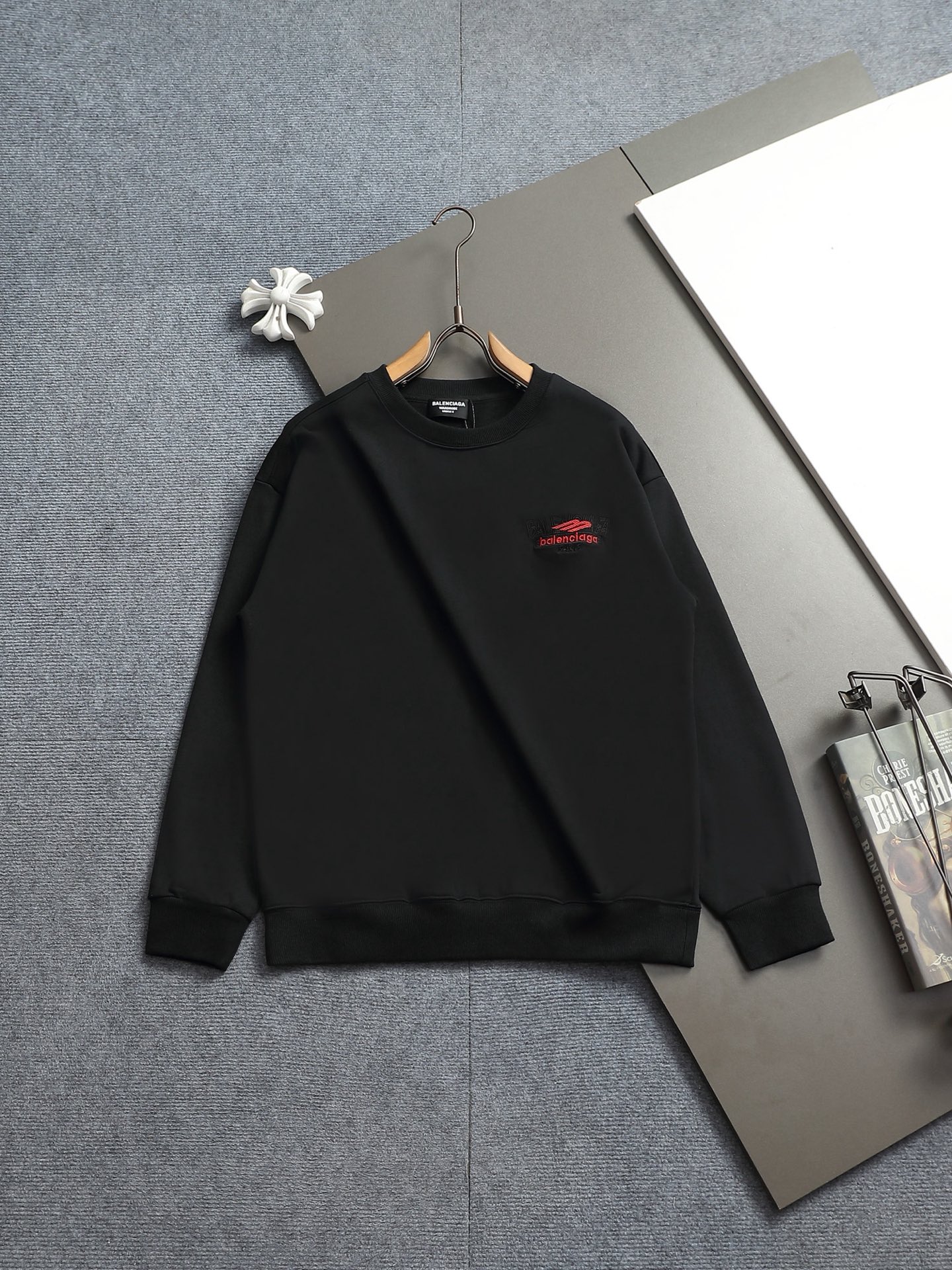 발렌시아가(Balenciaga) 배색 레터링 디스트로이드 스웨트셔츠 상의 의류